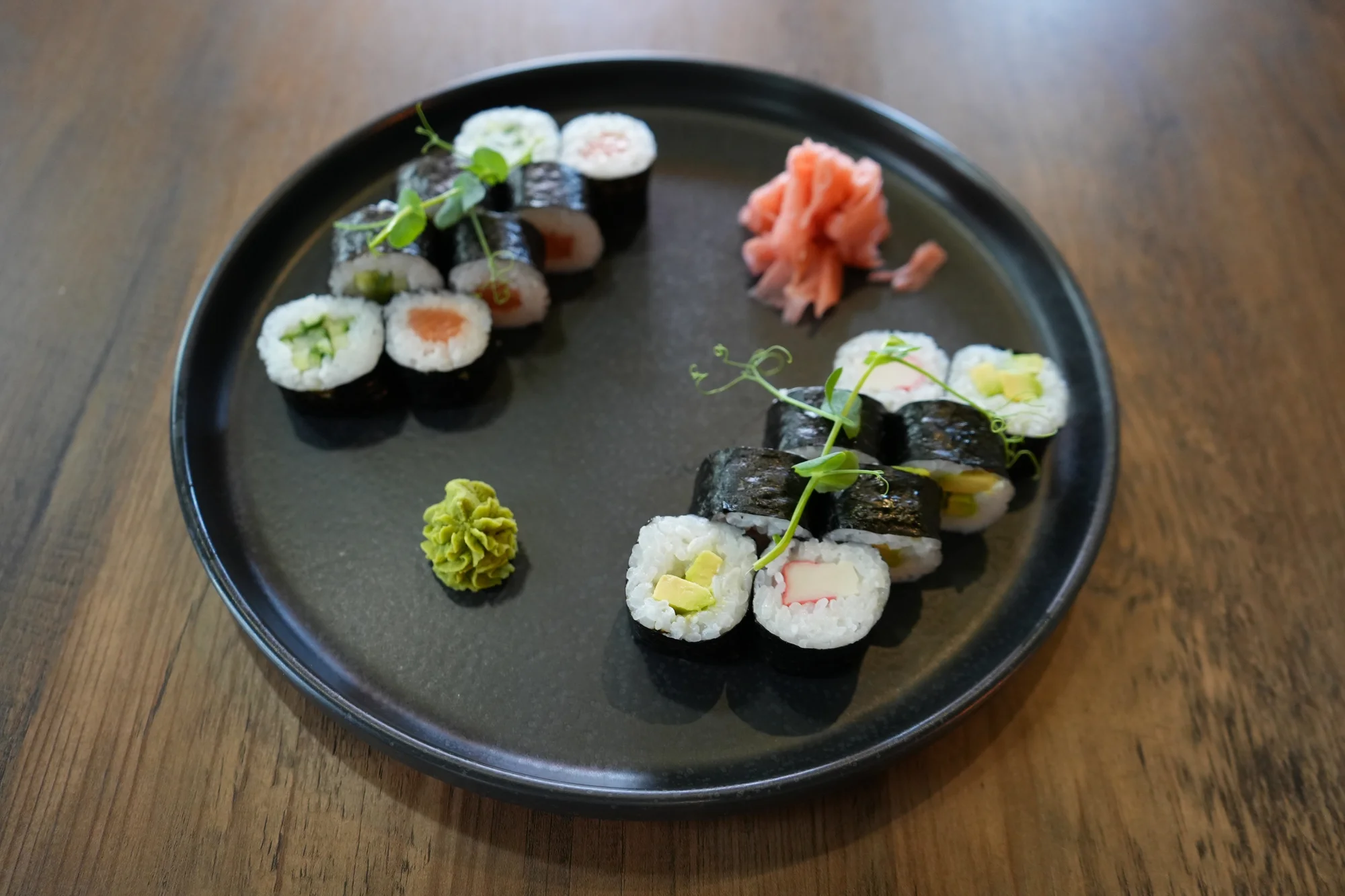 Sushi sety v restauraci Royal Sushi: maki, nigiri a další, 16–92 ks