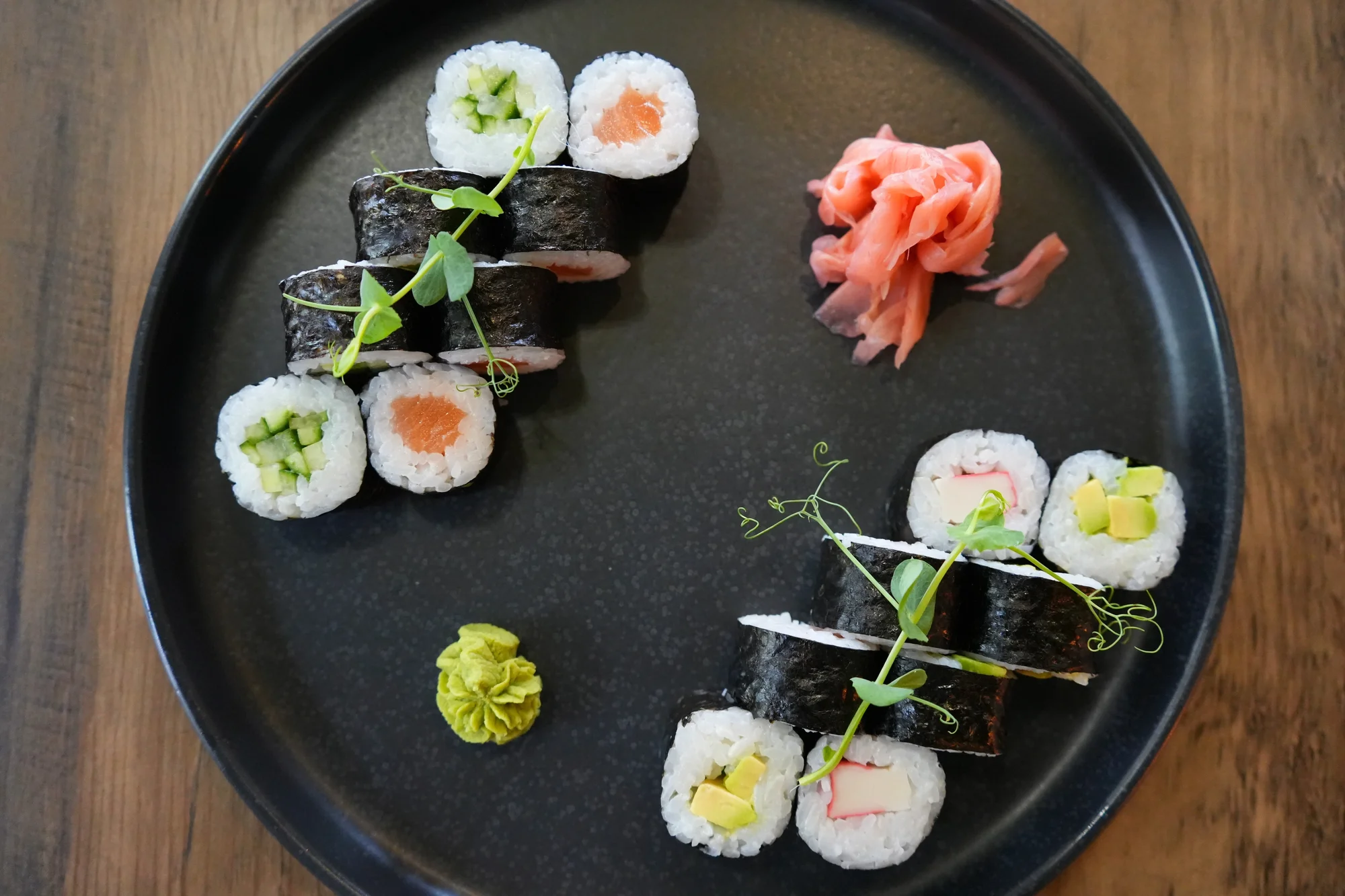 Sushi sety v restauraci Royal Sushi: maki, nigiri a další, 16–92 ks