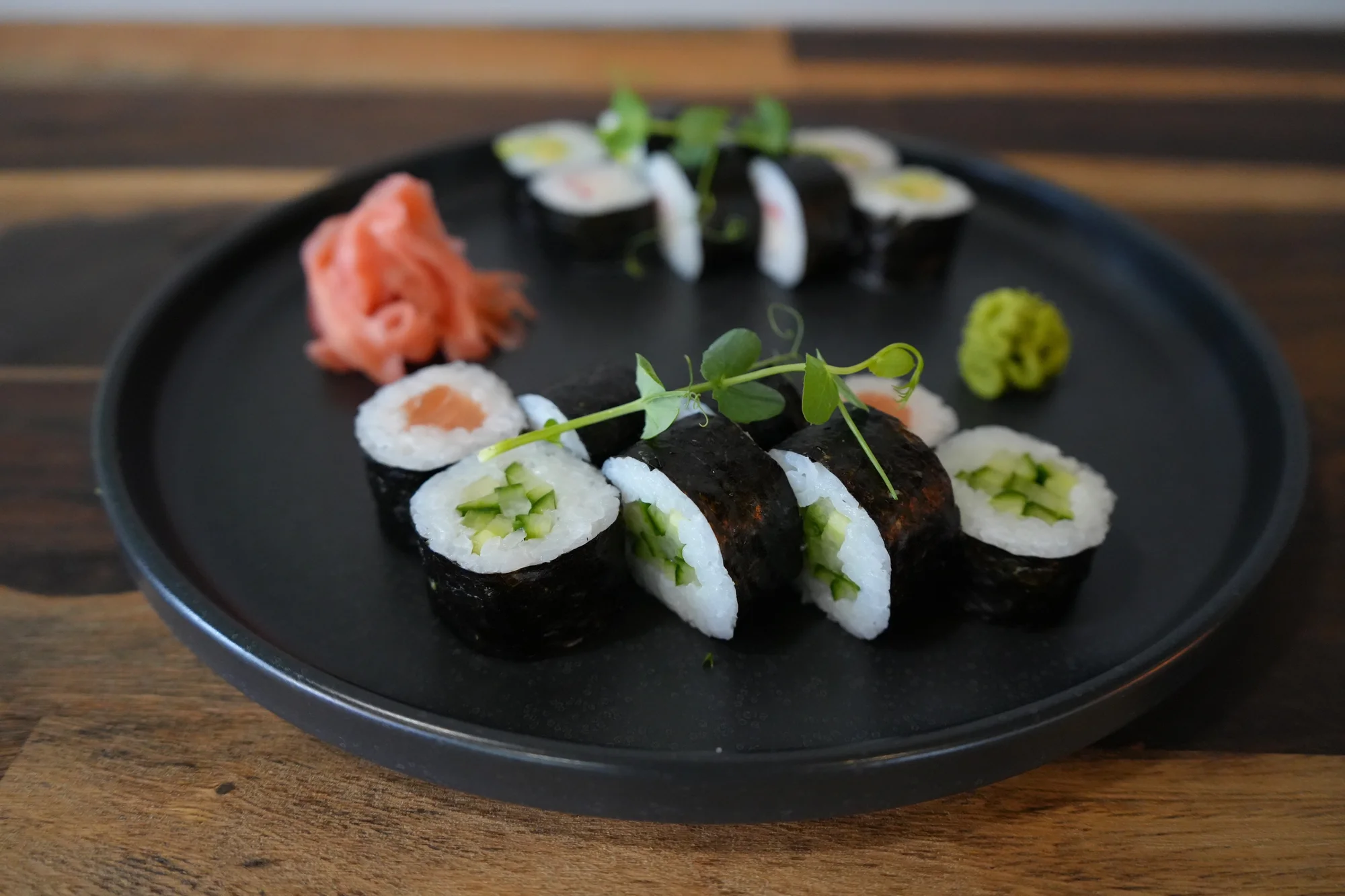 Sushi sety v restauraci Royal Sushi: maki, nigiri a další, 16–92 ks