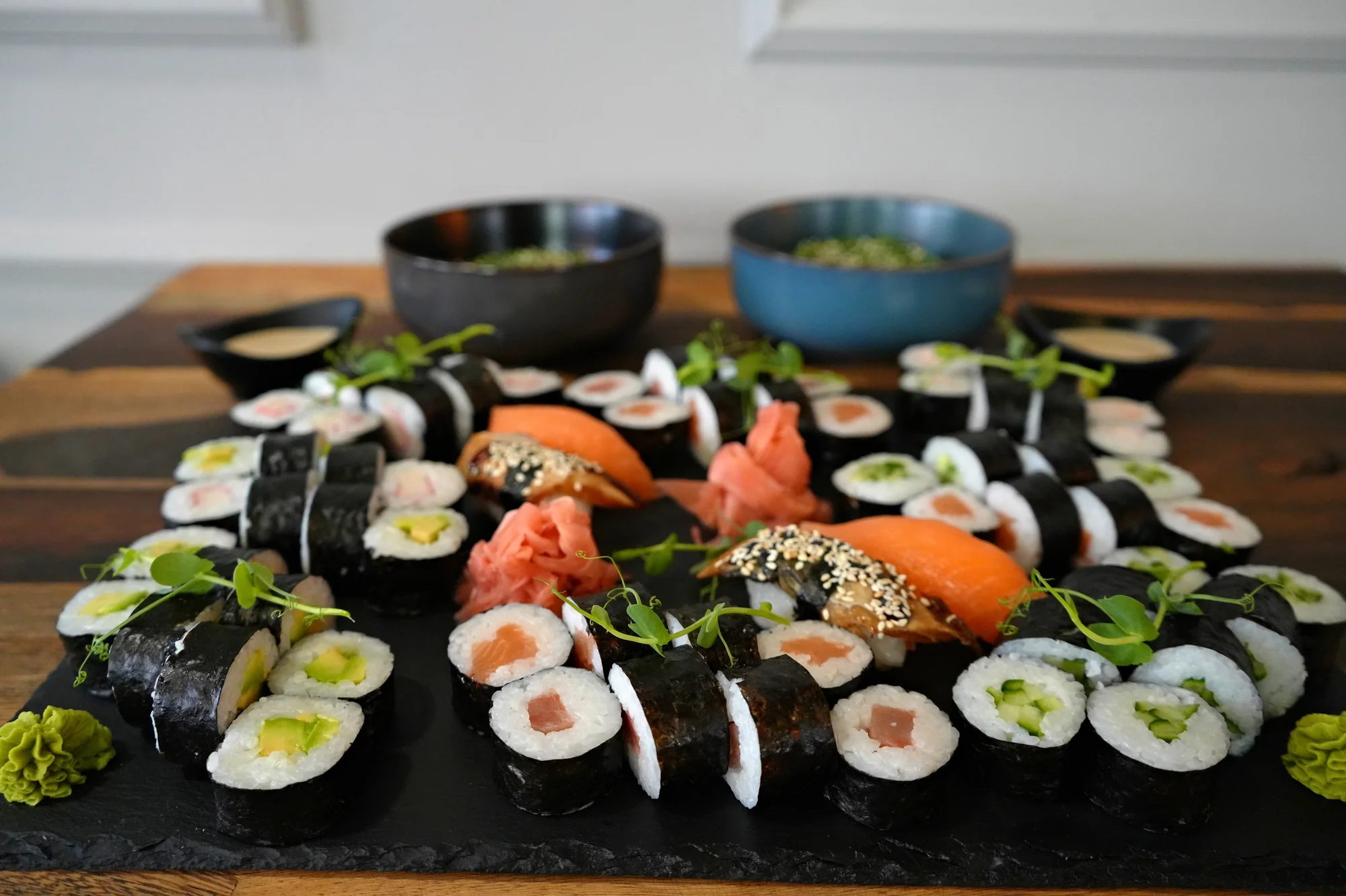 Sushi sety v restauraci Royal Sushi: maki, nigiri a další, 16–92 ks