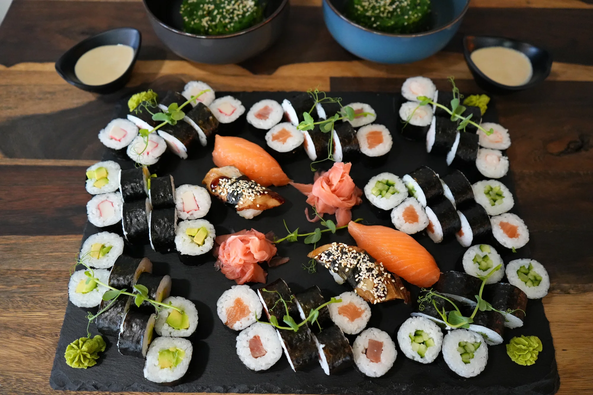 Sushi sety v restauraci Royal Sushi: maki, nigiri a další, 16–92 ks