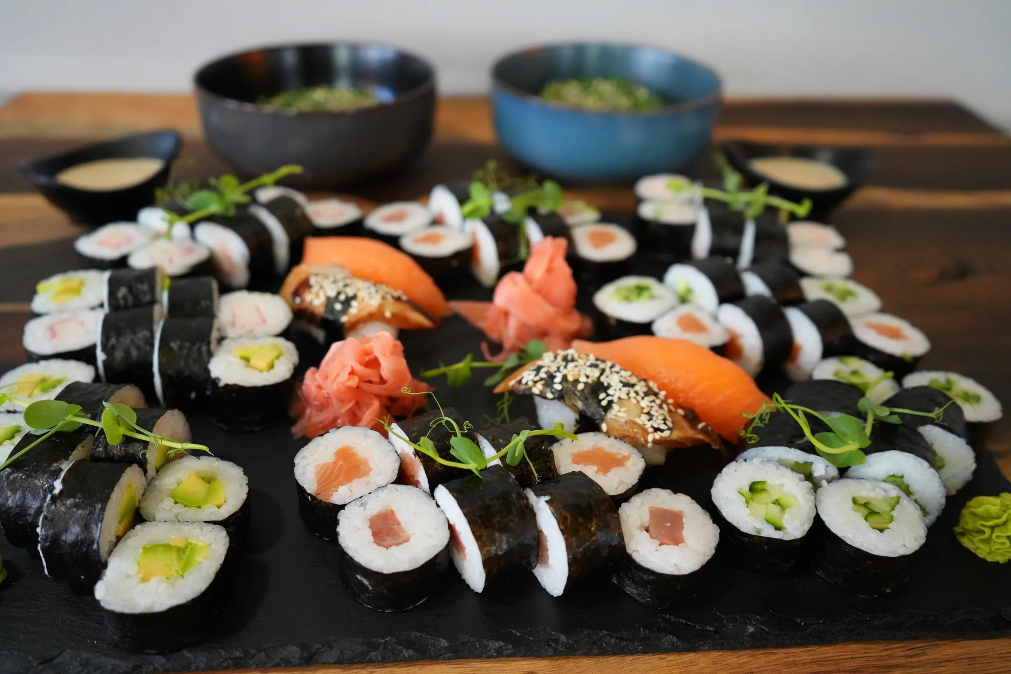Sushi sety v restauraci Royal Sushi: maki, nigiri a další, 16–92 ks