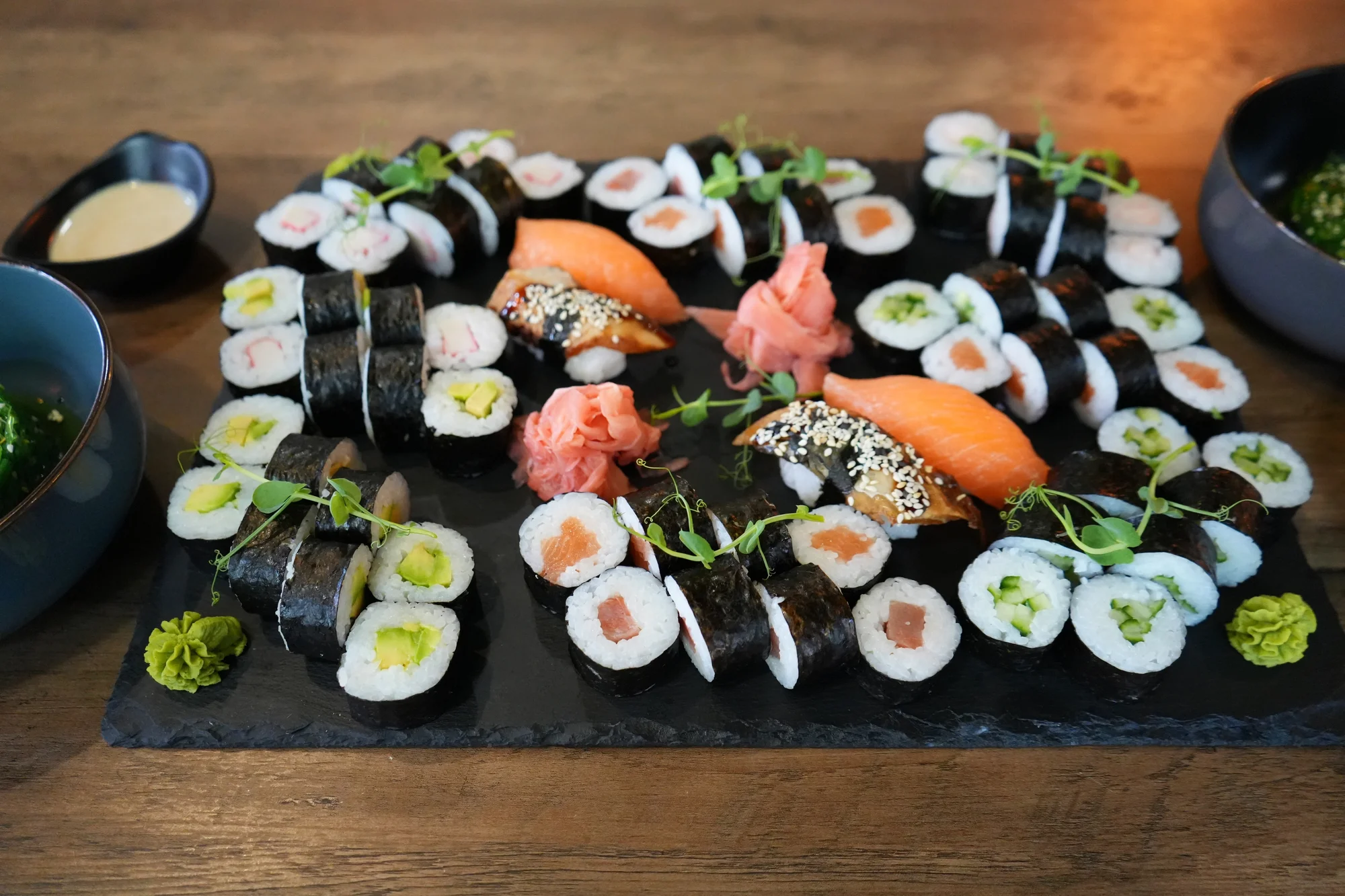 Sushi sety v restauraci Royal Sushi: maki, nigiri a další, 16–92 ks