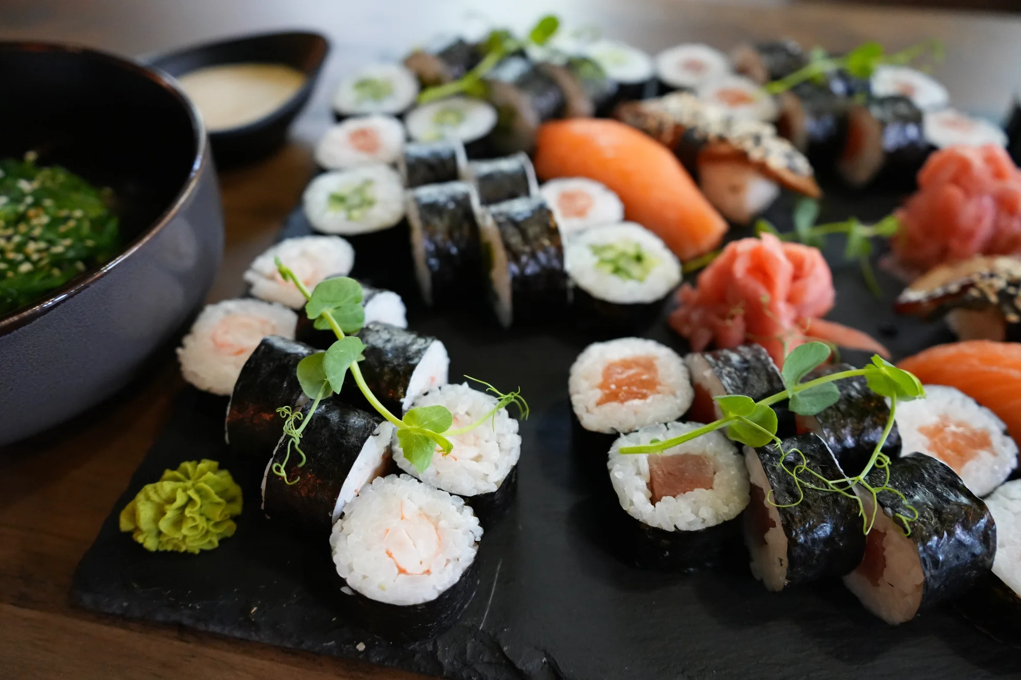 Sushi sety v restauraci Royal Sushi: maki, nigiri a další, 16–92 ks