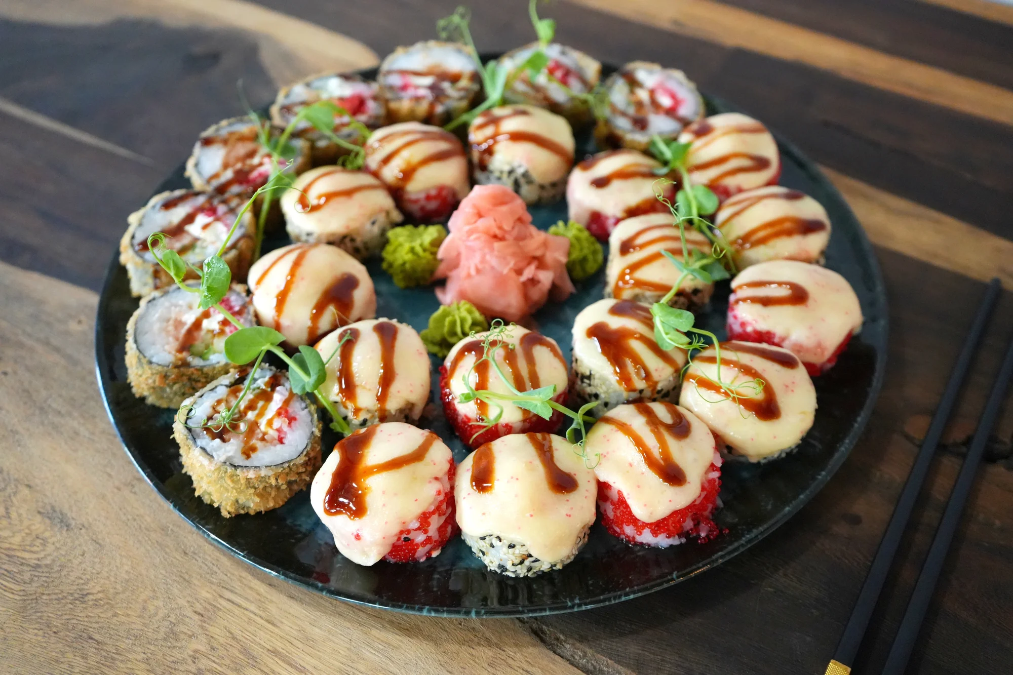 Sushi sety v restauraci Royal Sushi: losos, krevety, kaviár a další, 8–⁠⁠⁠⁠⁠⁠37 ks