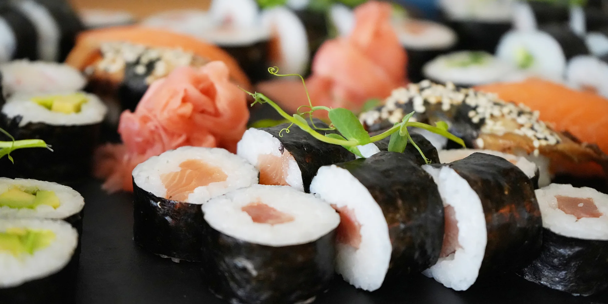 Sushi sety v restauraci Royal Sushi: maki, nigiri a další, 16–92 ks