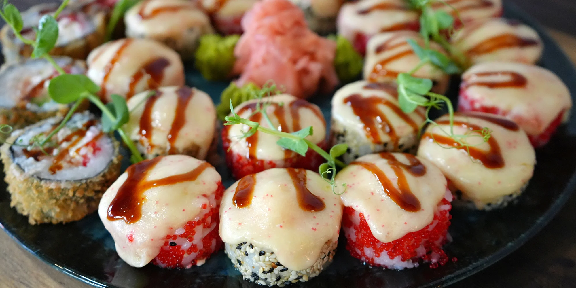 Sushi sety v restauraci Royal Sushi: losos, krevety, kaviár a další, 8–⁠⁠⁠⁠⁠⁠37 ks