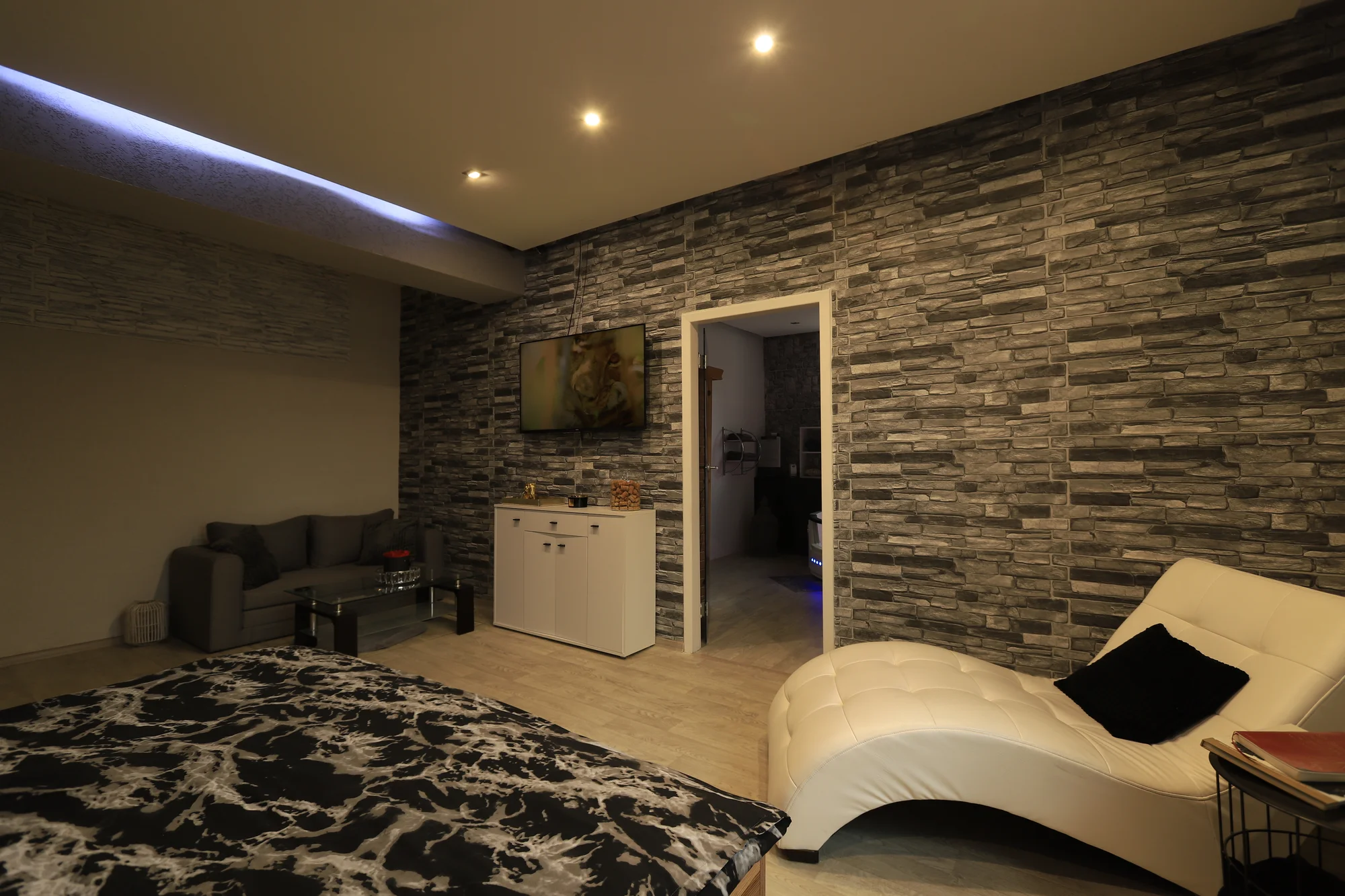 Romantika a relax na jihu Moravy: wellness apartmán s privátní vířivkou a saunou