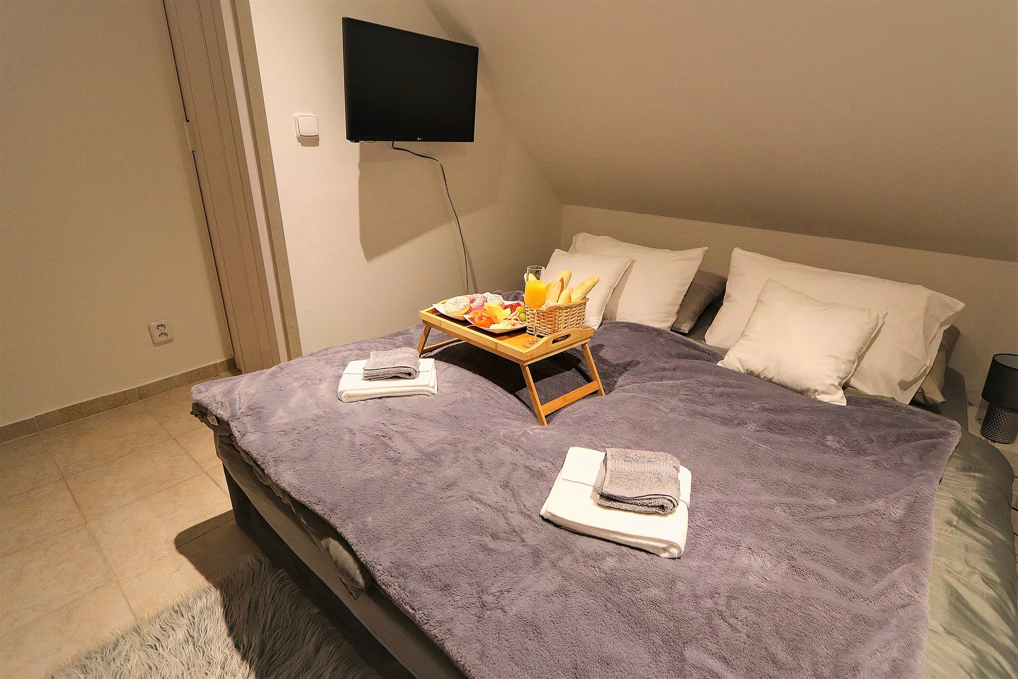 Pobyt v jihomoravském sklípku: mezonetový apartmán až pro 6 osob s venkovní vířivkou a grilem