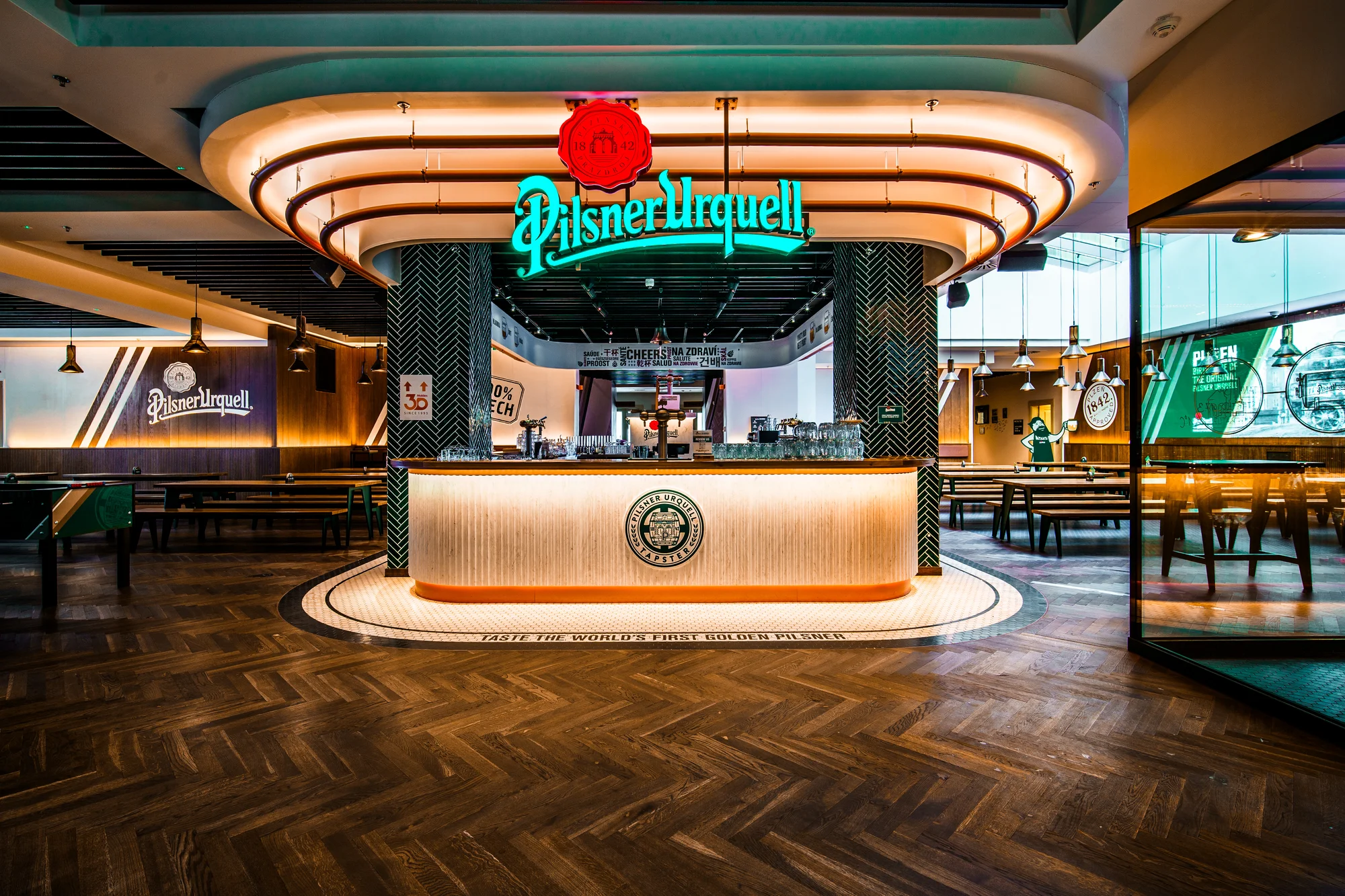 Staňte se mistrem výčepu: škola čepování v Pilsner Urquell Experience v Praze