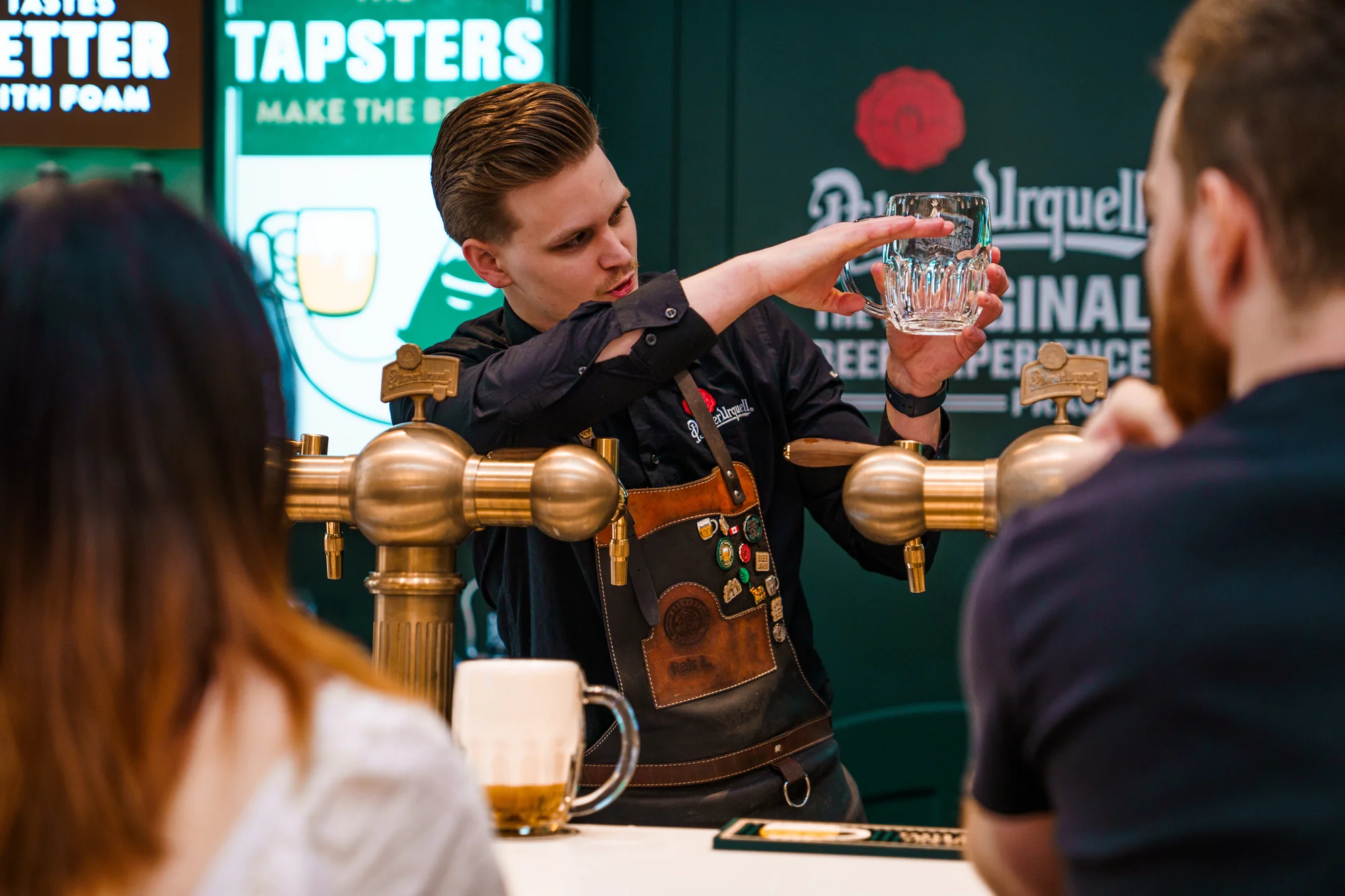 Staňte se mistrem výčepu: škola čepování v Pilsner Urquell Experience v Praze