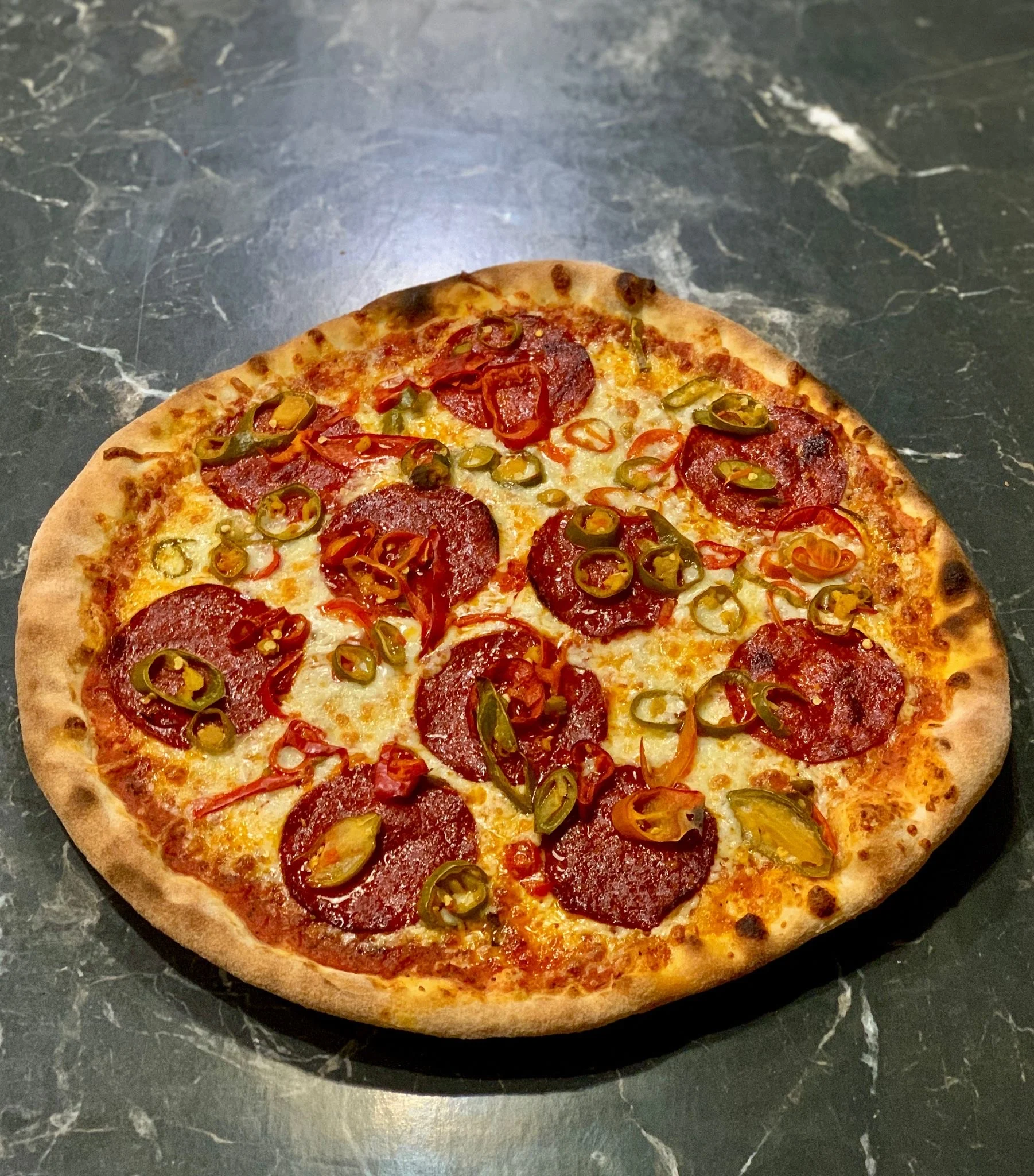 Pizza dle výběru pro 1 i 2 osoby v Pizza Sissi o průměru 32 cm, vč. krabice