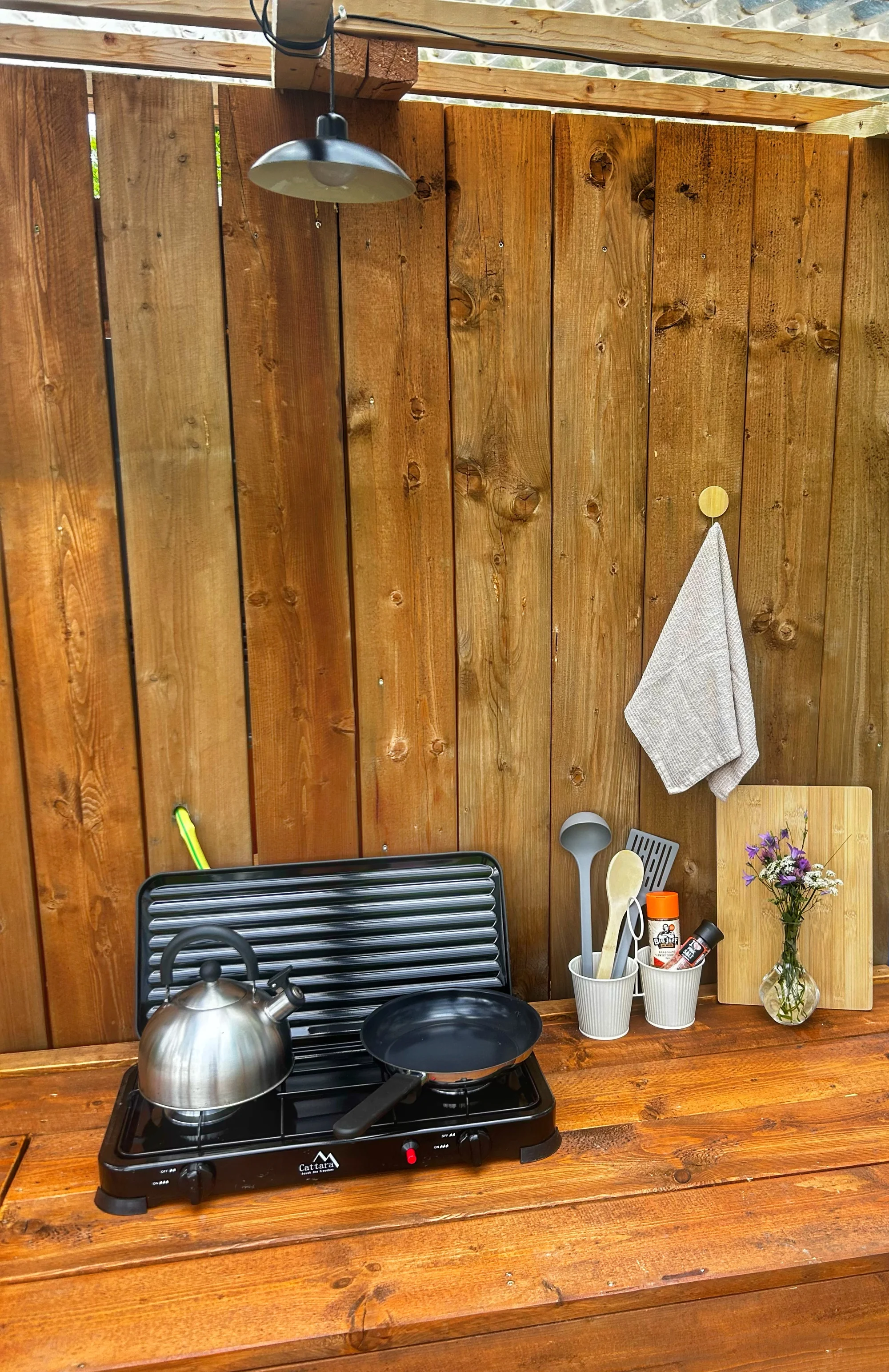 Glamping na pomezí Orlických hor a Králického Sněžníku: moderní stan s terasou, grilem i snídaní
