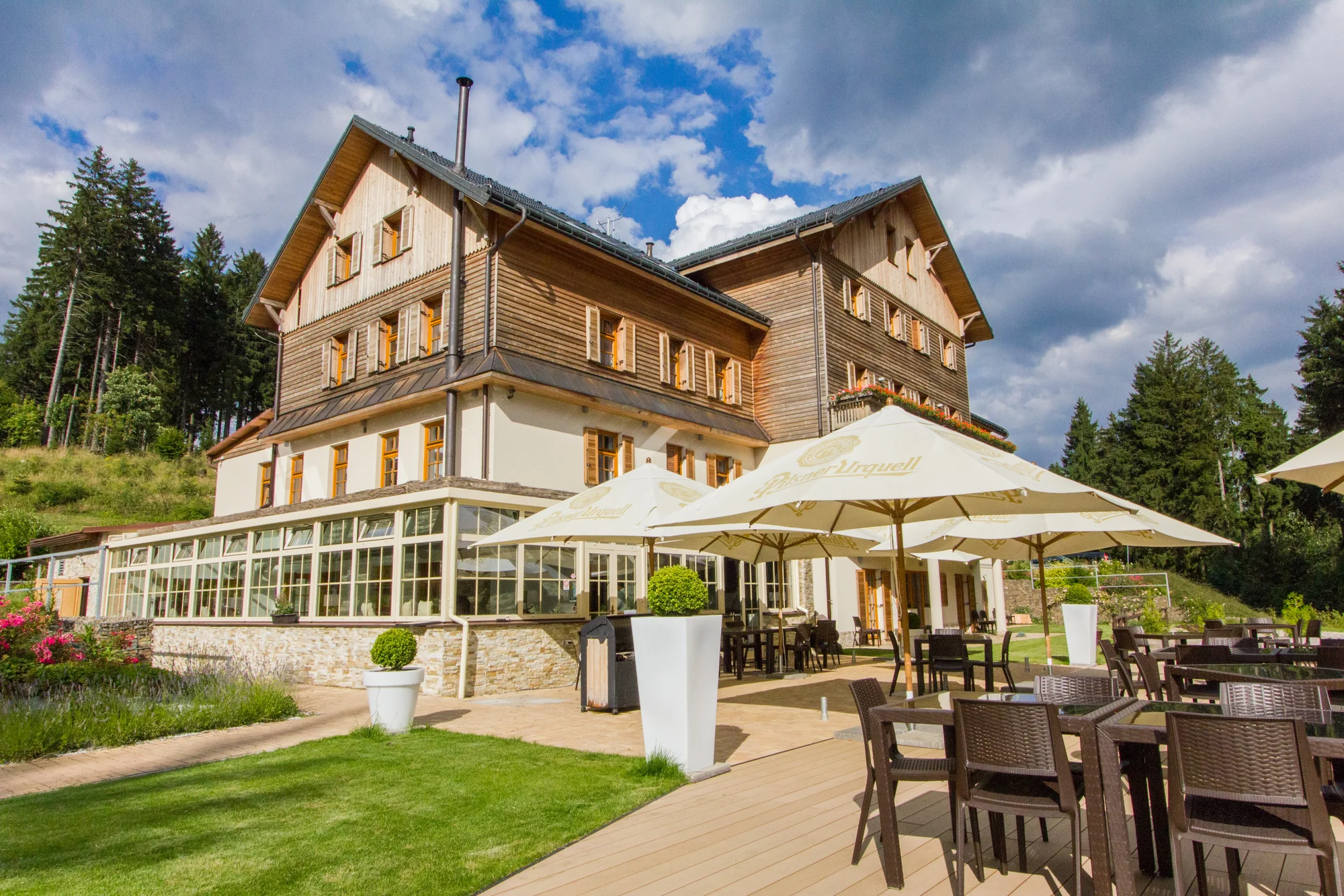 Stylový golfový hotel v Mariánských Lázních se snídaní a saunou