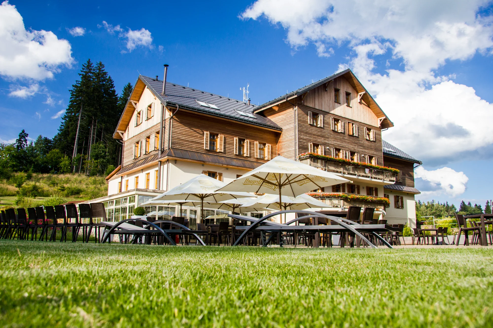 Stylový golfový hotel v Mariánských Lázních se snídaní a saunou