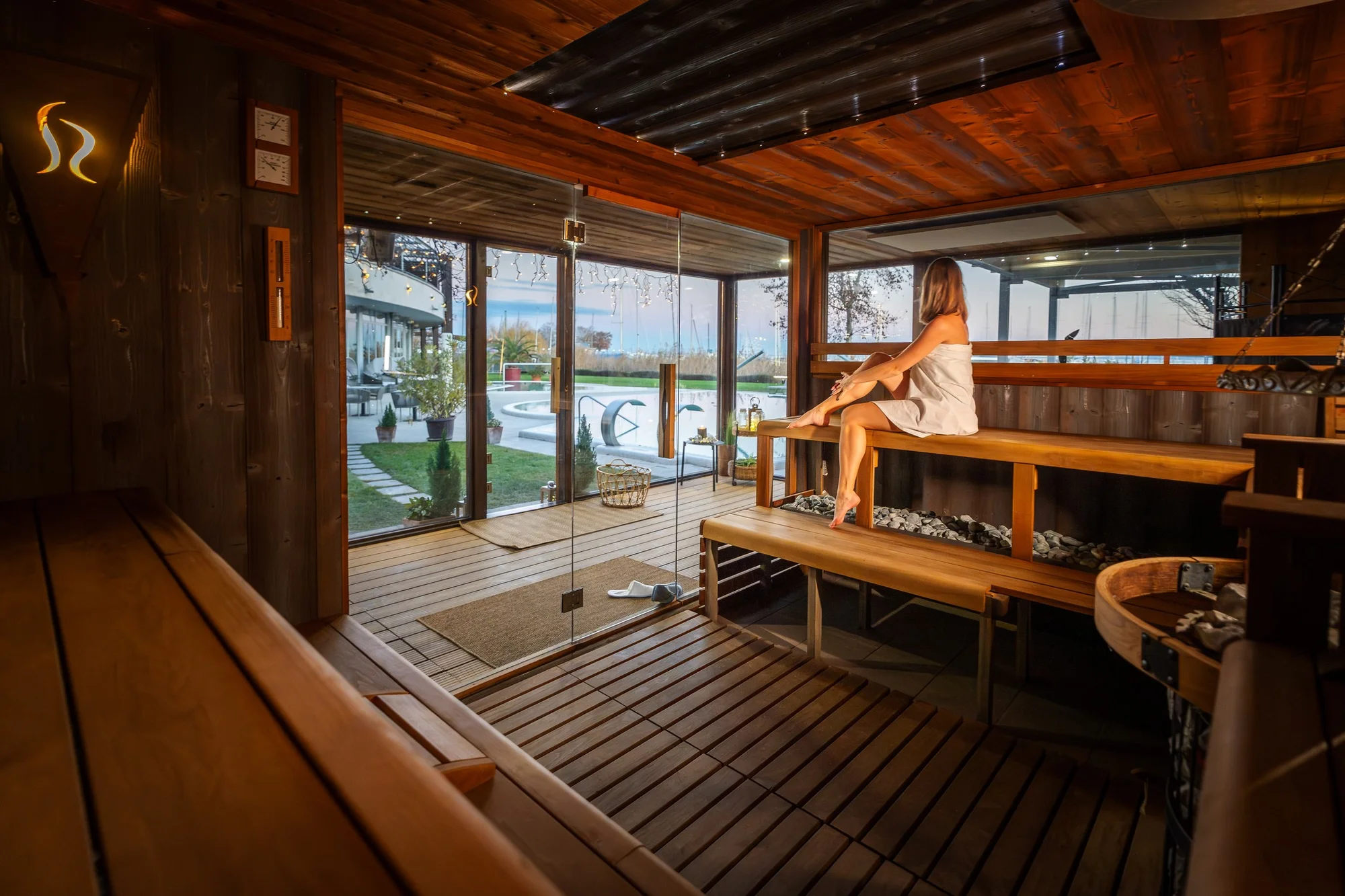 Moderní hotel na břehu Balatonu: polopenze, neomezený wellness i bazény