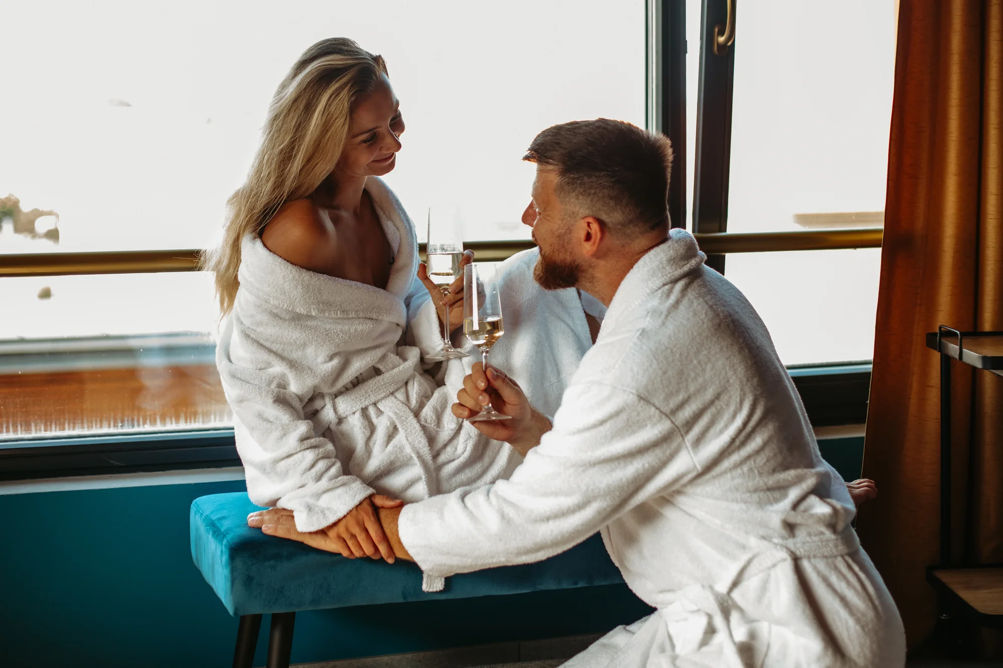 2 hodiny v privátním střešním wellness pro 2 osoby: vířivka s výhledem, sauna i lahev sektu