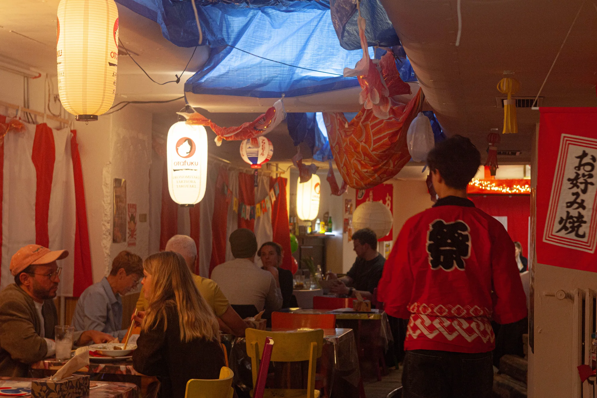 Autentické japonské menu v tradiční hospodě: rybí vývar, okonomiyaki i nápoj