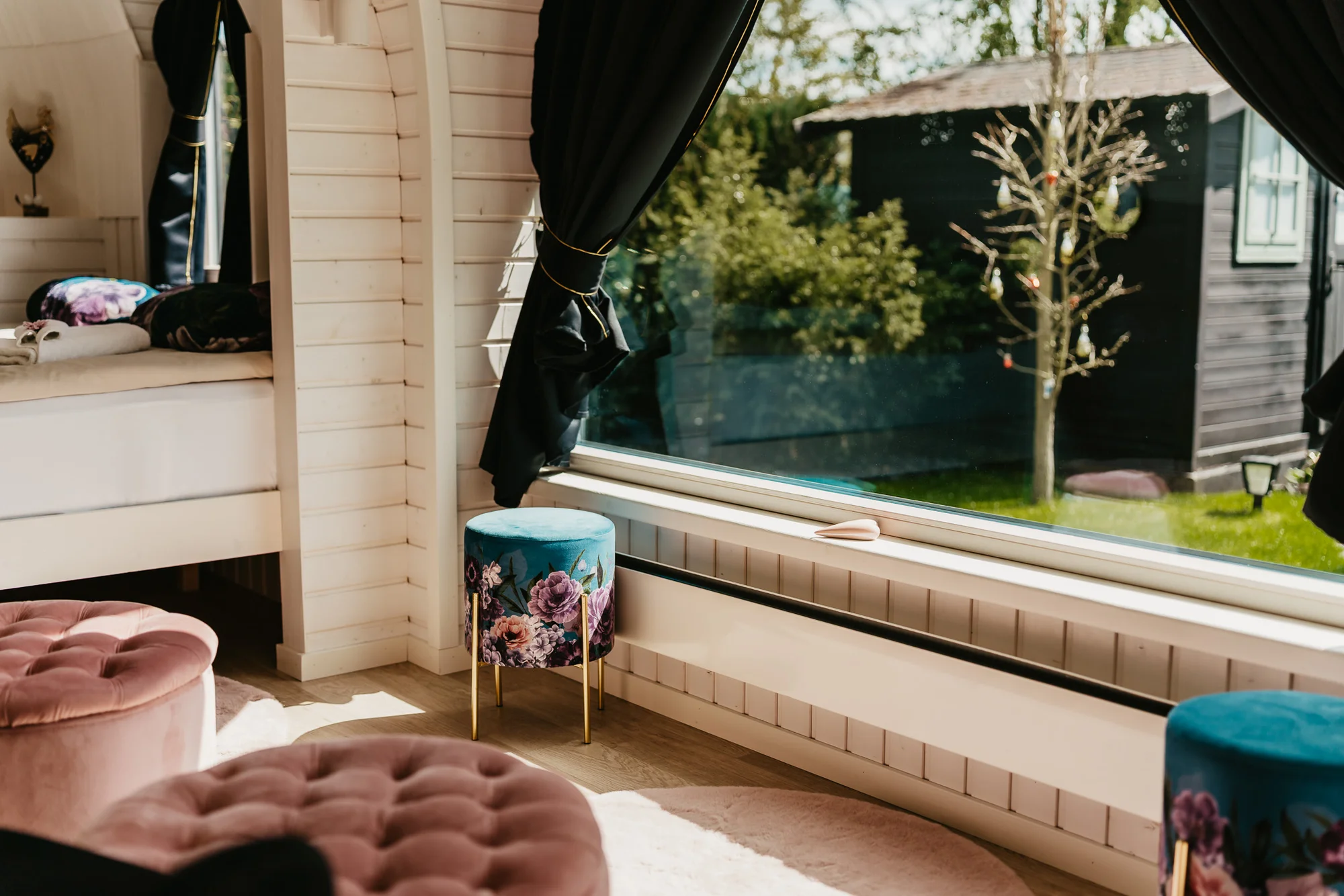 Designové iglú u Plumlovské přehrady: privátní vířivka, sauna a masážní křeslo