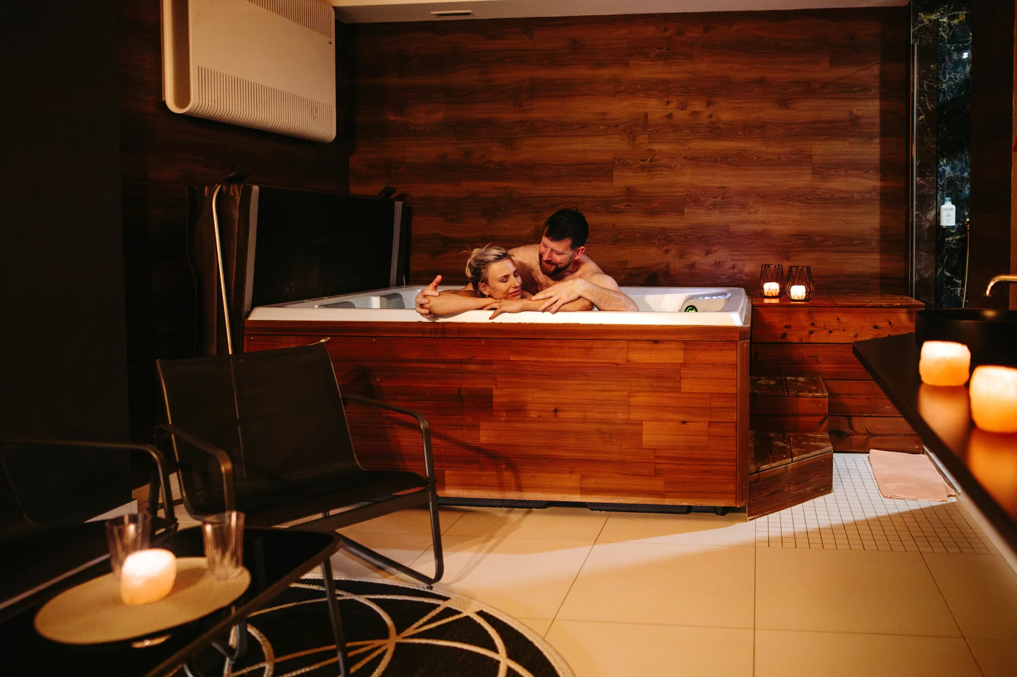 120 minut v privátním wellness pro dva: infrasauna, vířivka i lahev sektu