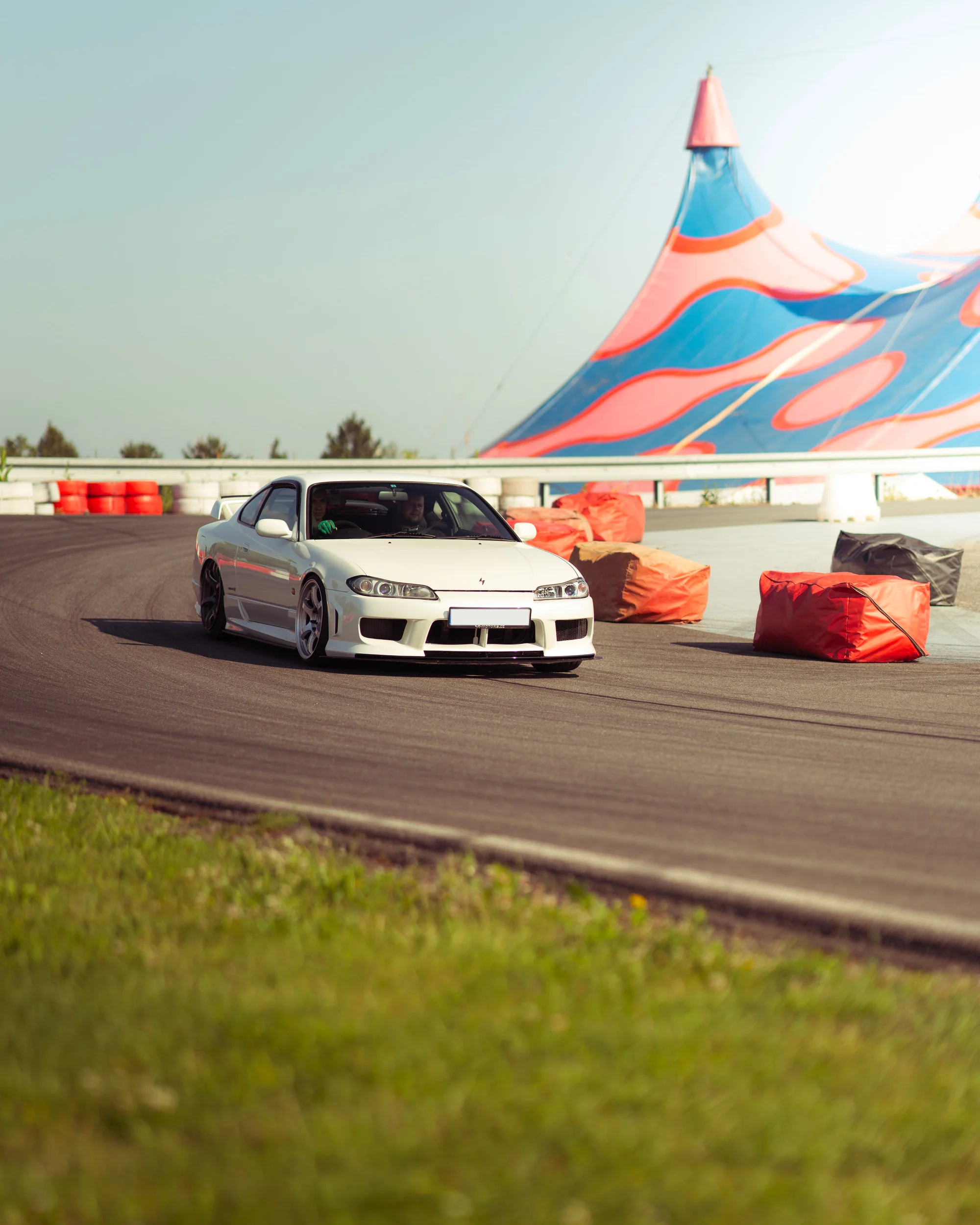 Nissan Skyline R34 nebo Nissan Silvia: jízda za volantem či na sedadle spolujezdce a třeba i driftem
