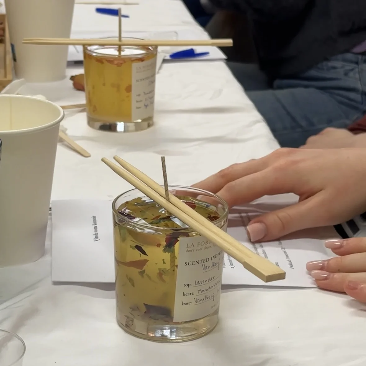 Vyrobte si vlastní vonnou svíčku: kreativní workshop pro 1 i 2 osoby