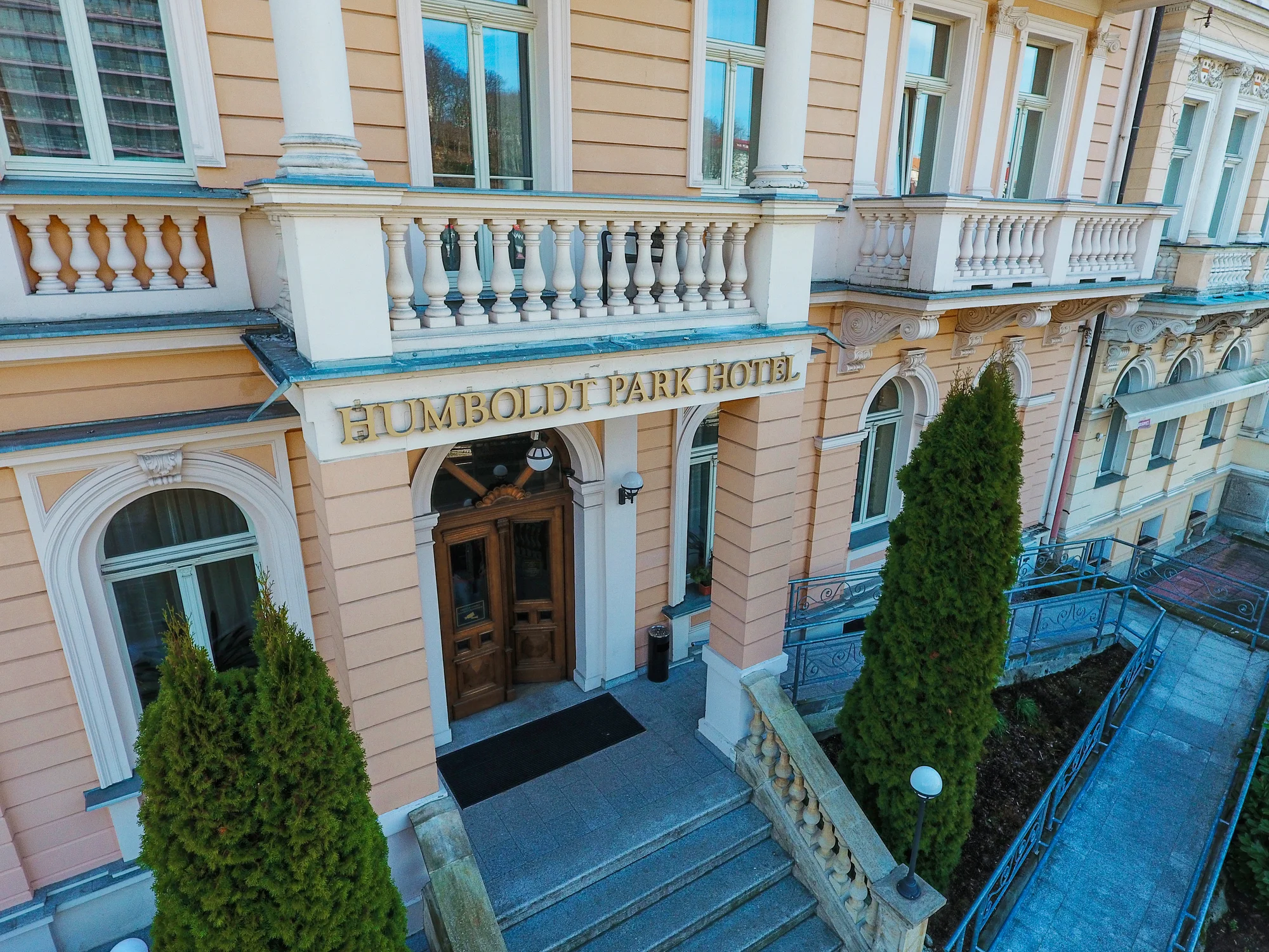 4* relaxace v Karlových Varech s polopenzí, wellness a procedurami