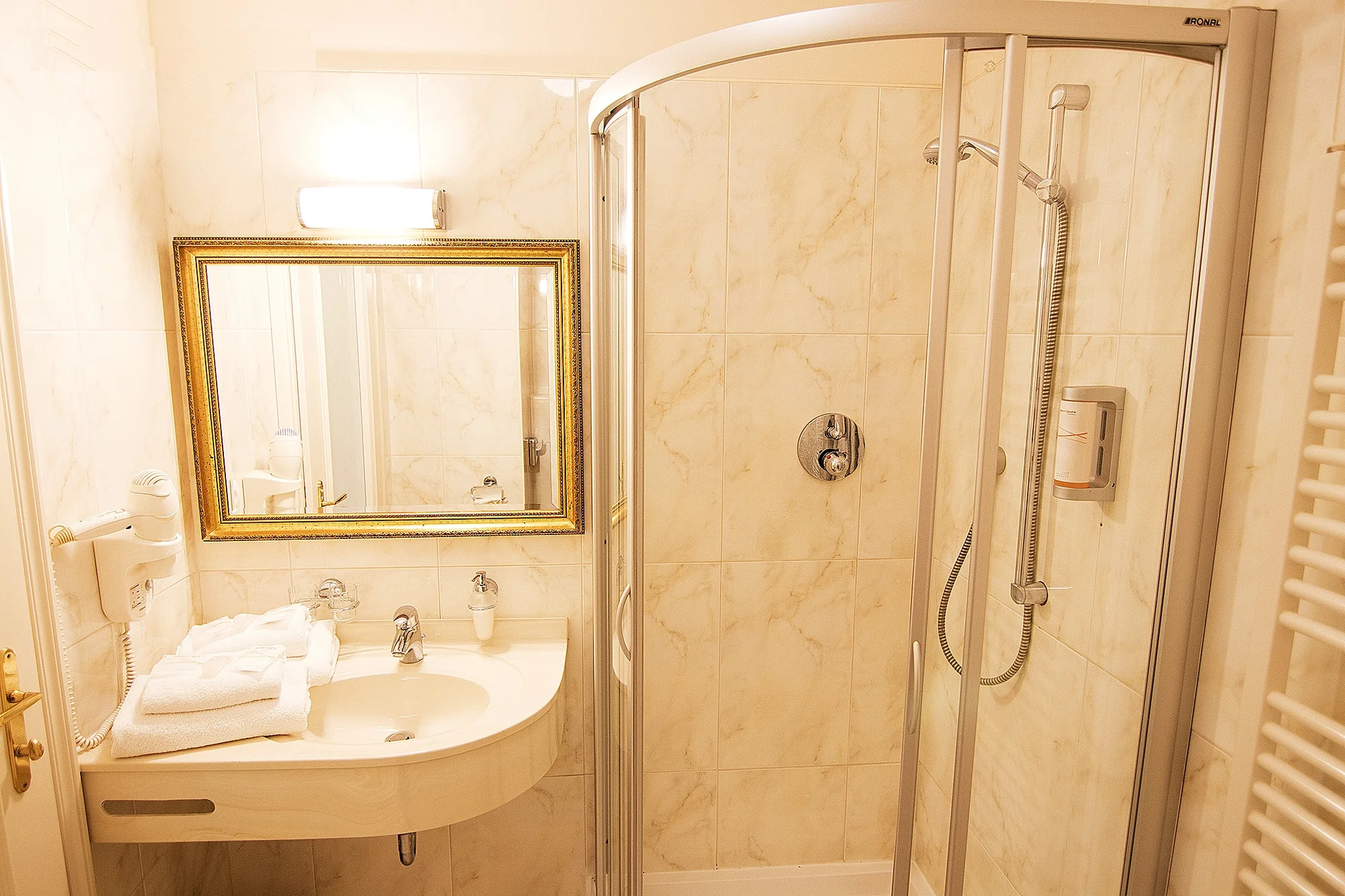 4* relaxace v Karlových Varech s polopenzí, wellness a procedurami
