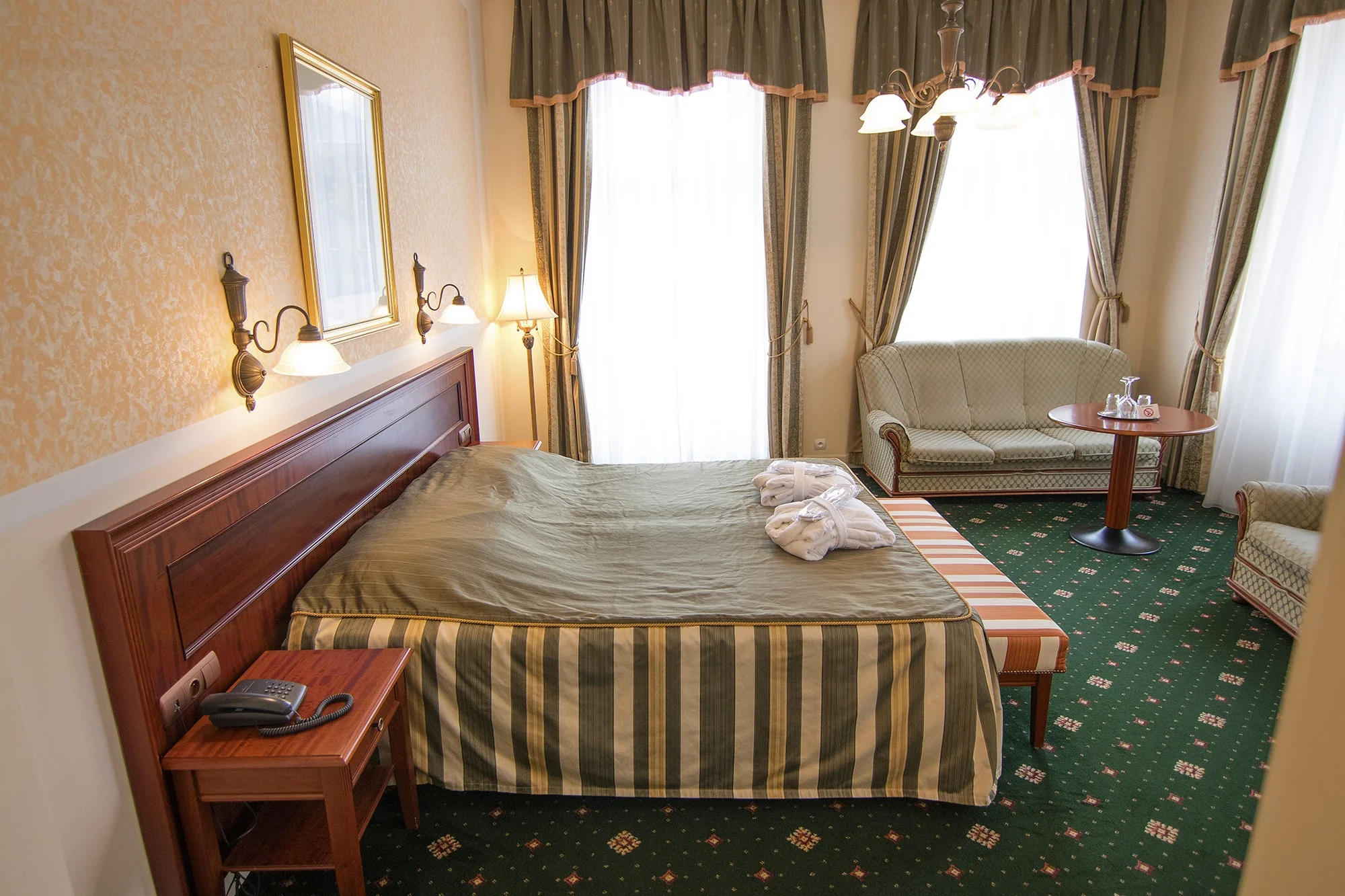 4* relaxace v Karlových Varech s polopenzí, wellness a procedurami