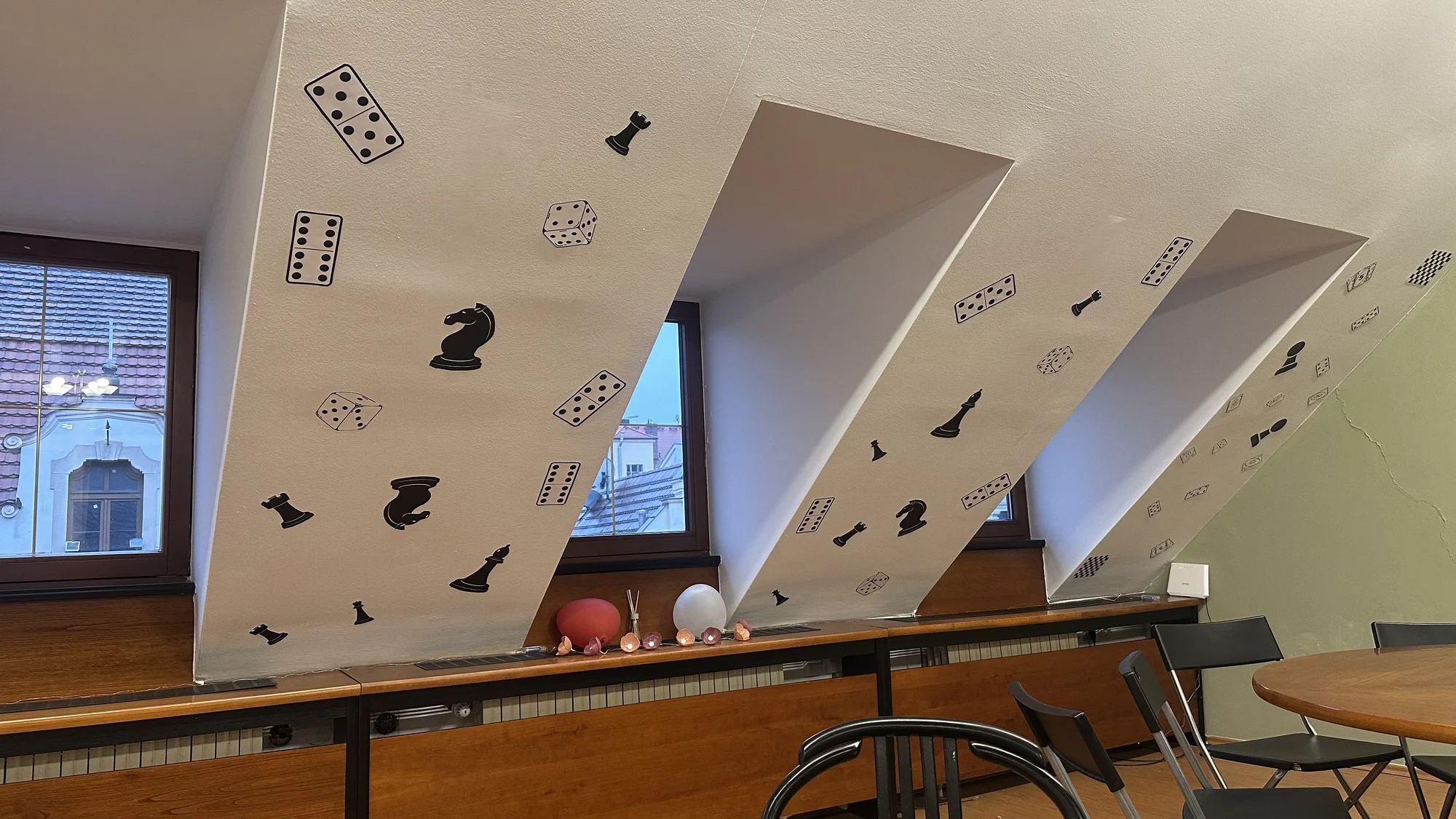 Kreativní večer v AntiCafé Plzeň: malování akvarelem a sklenka prosecca