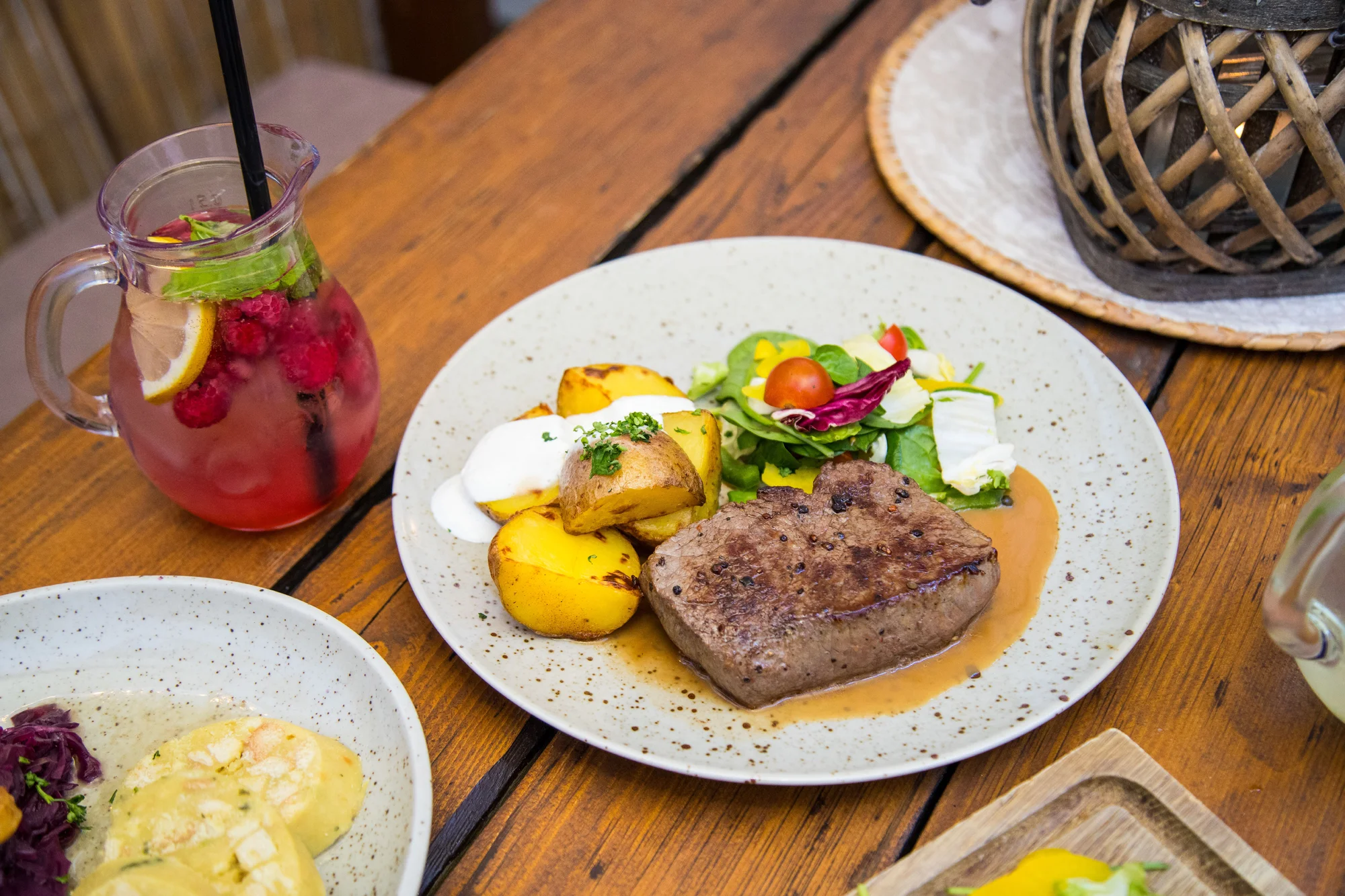 Pohádkový pobyt v Českém Krumlově: malebný penzion na náměstí, snídaně i 10% sleva do restaurace