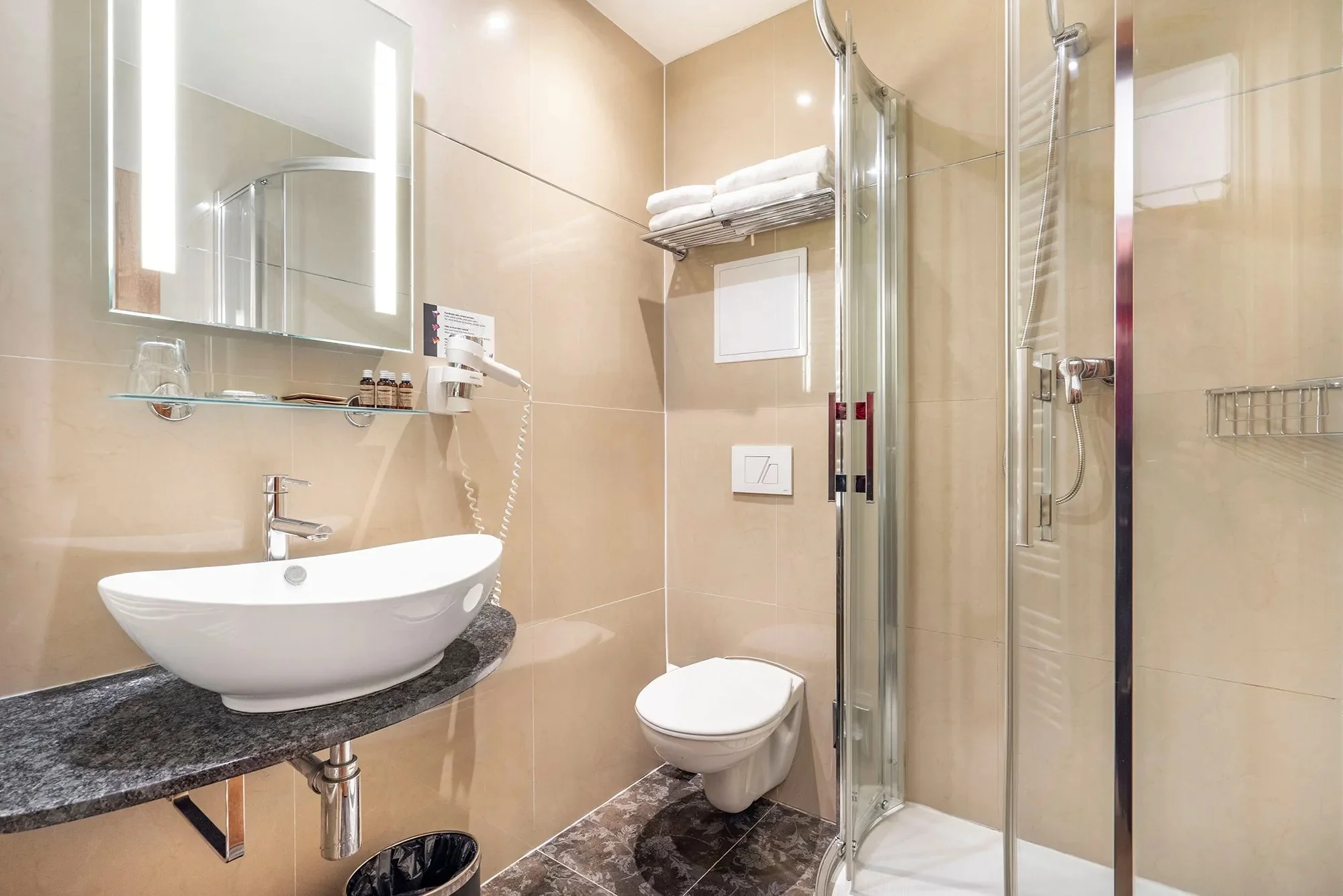 Stylový golfový hotel v Mariánských Lázních se snídaní a saunou