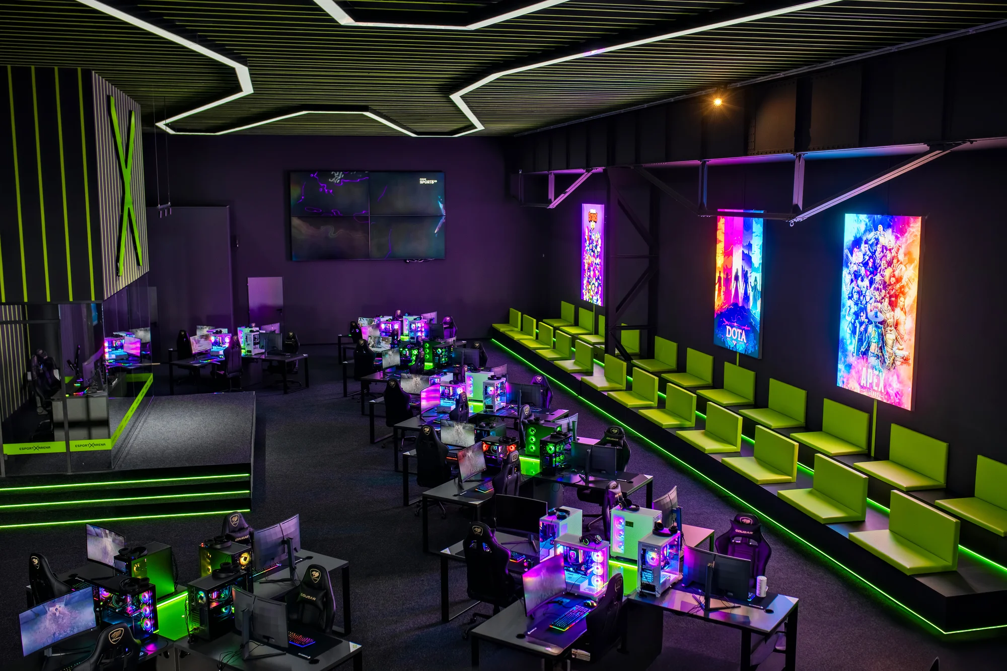 Užijte si 3, 5 nebo 7 hodin hraní či narozeninovou oslavu v gaming aréně, vč. pizzy a nápoje