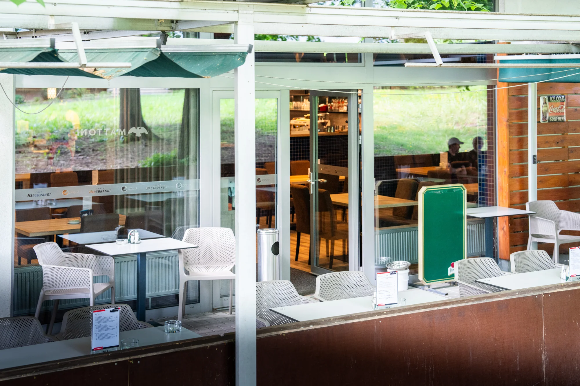 Hostina pro milovníky masa: špíz se 3 druhy masa, hranolky, zelenina i dezert pro 2 osoby