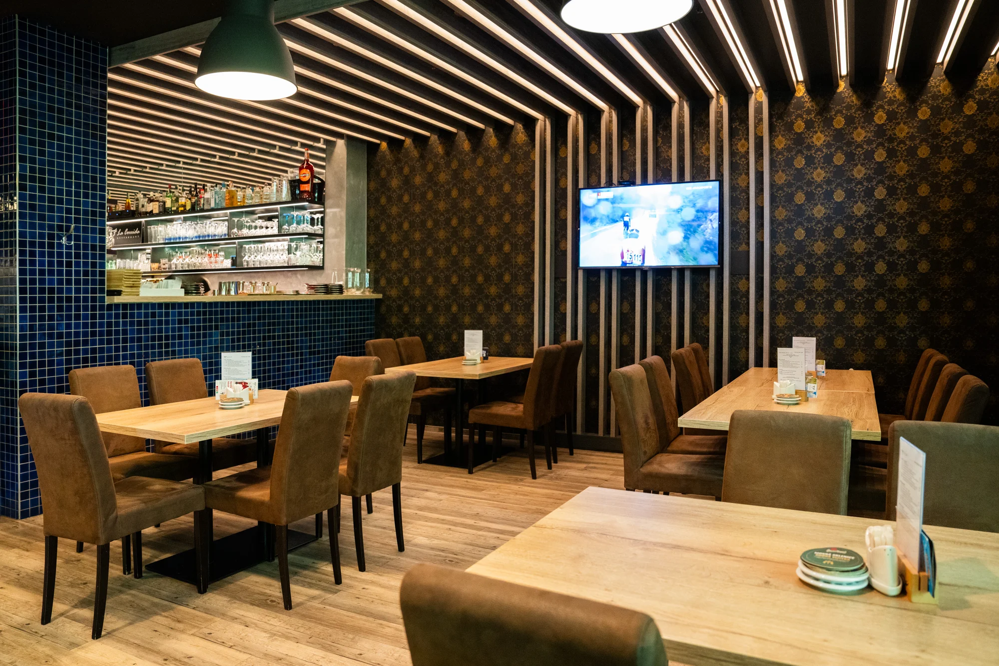 Menu s krevetovým salátem, dezertem a proseccem pro 2 osoby v restauraci La Corrida