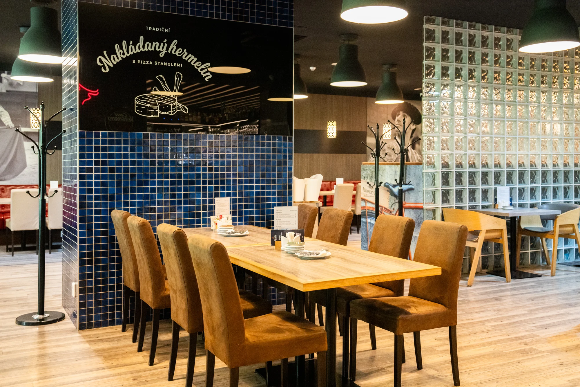 Hostina pro milovníky masa: špíz se 3 druhy masa, hranolky, zelenina i dezert pro 2 osoby