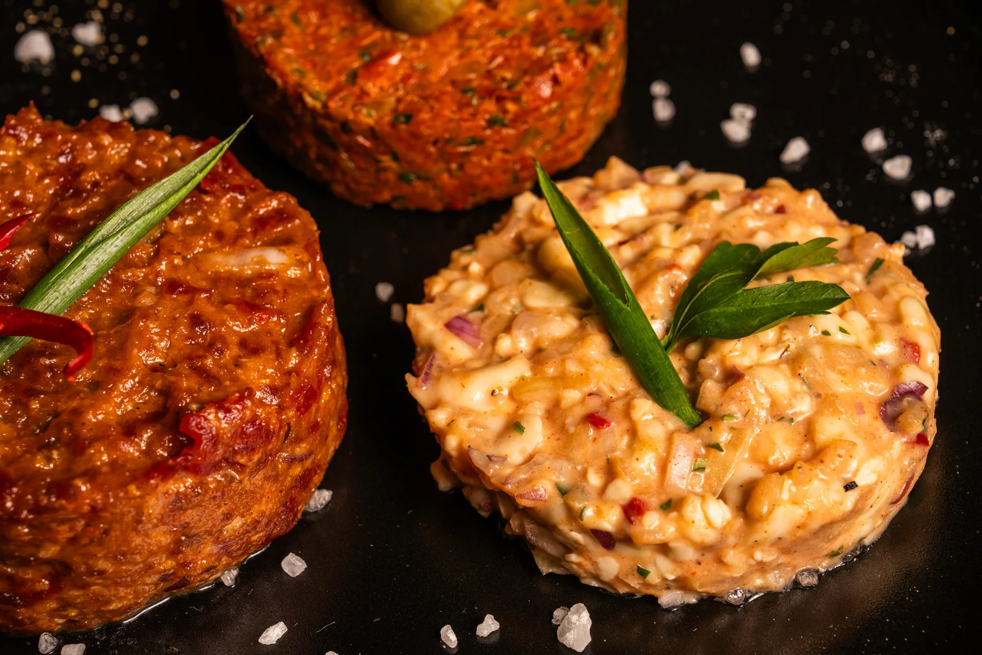 Degustace tataráků v restauraci La Corrida: hovězí, ze sušených rajčat i romadurový