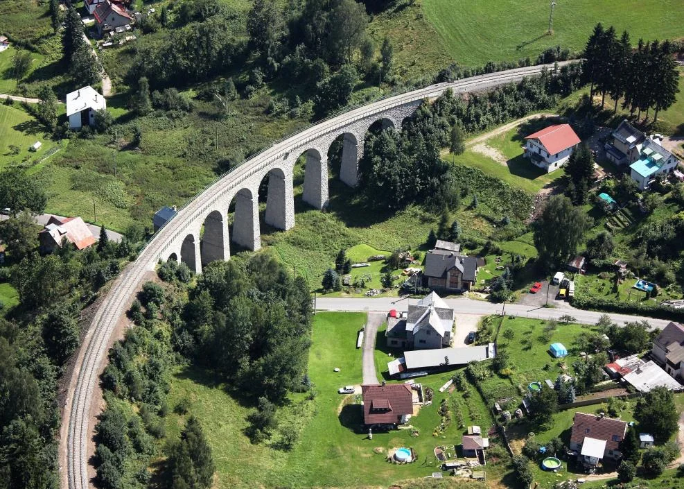 Letní pohoda pod Tanvaldským špičákem: penzion s bazénem a snídaněmi, túry i cyklovýlety