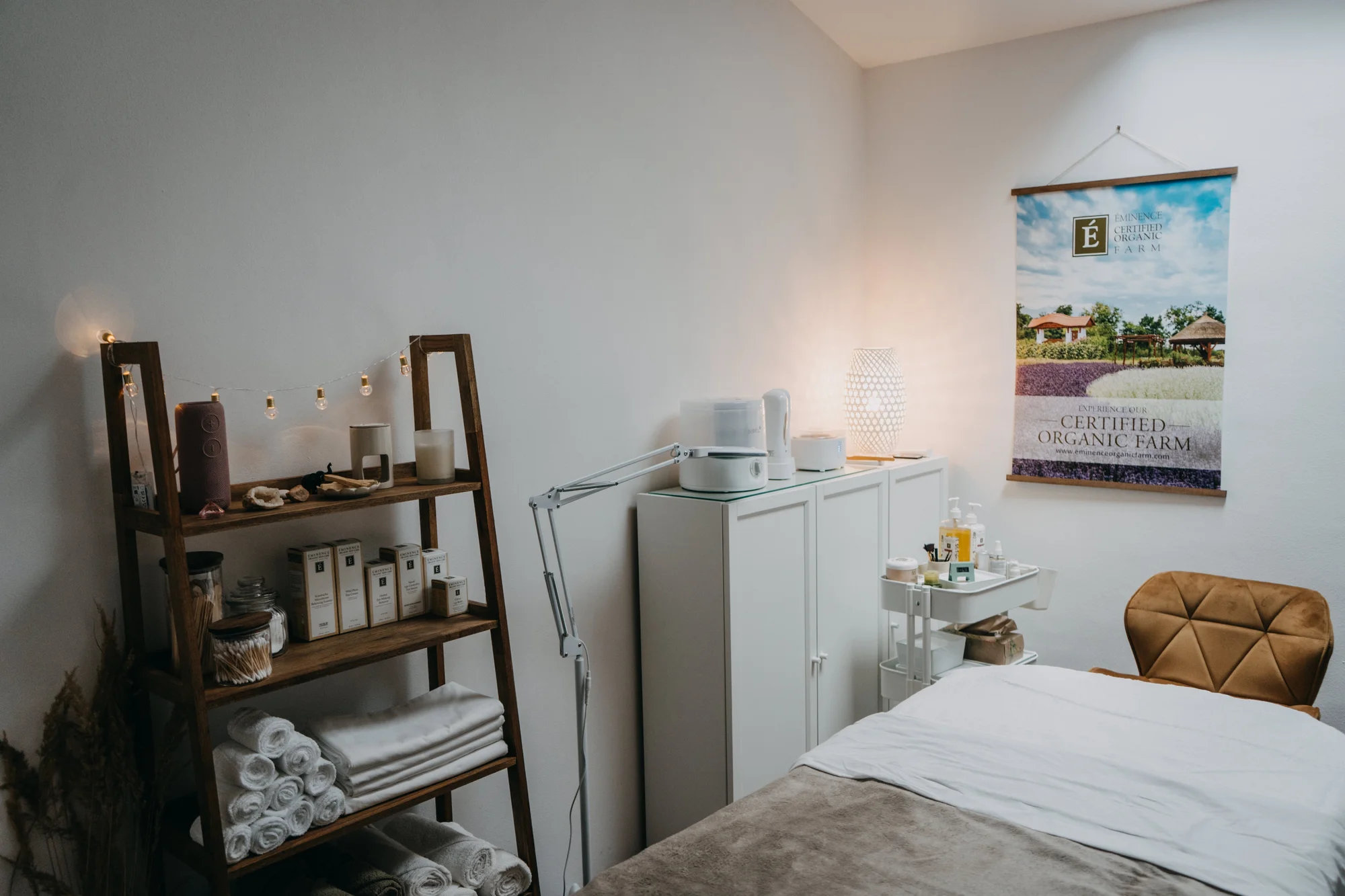 Laminace obočí nebo lash lifting vč. výživy a barvení v moderním salonu