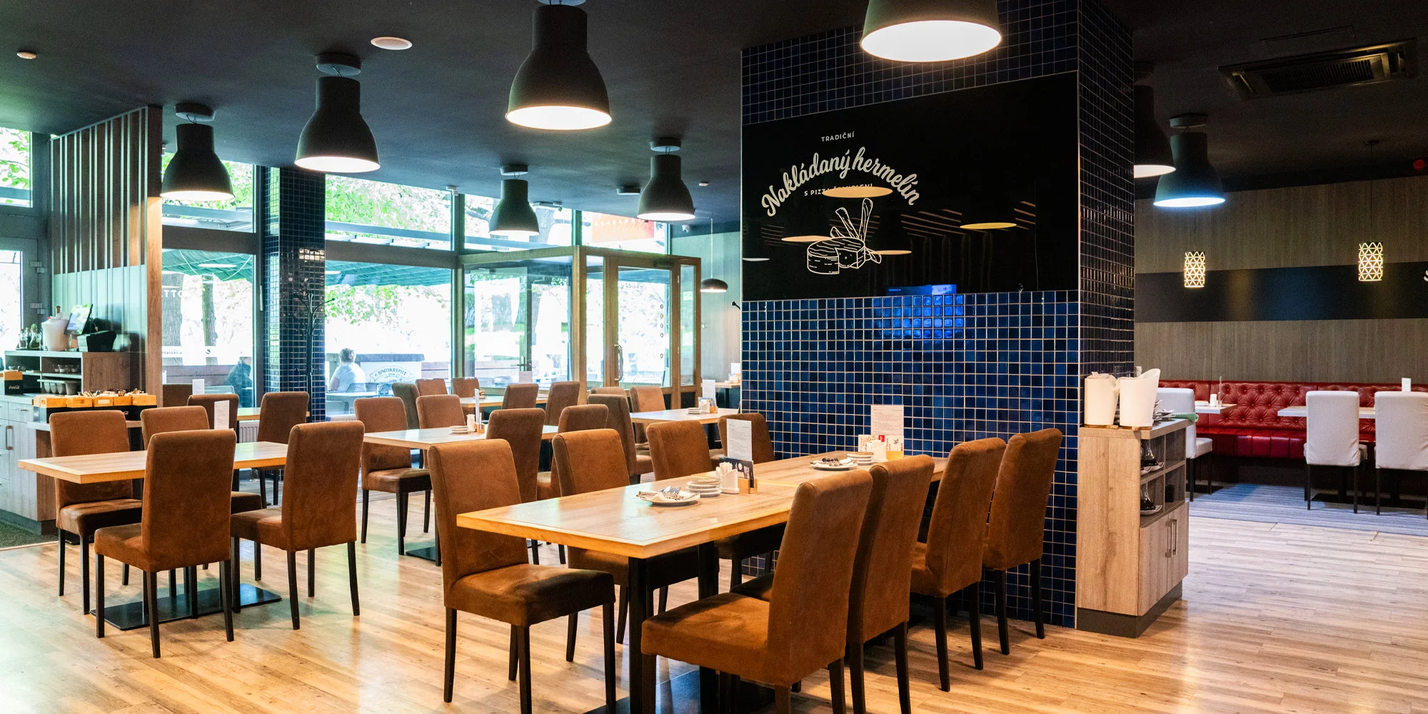 Menu s krevetovým salátem, dezertem a proseccem pro 2 osoby v restauraci La Corrida