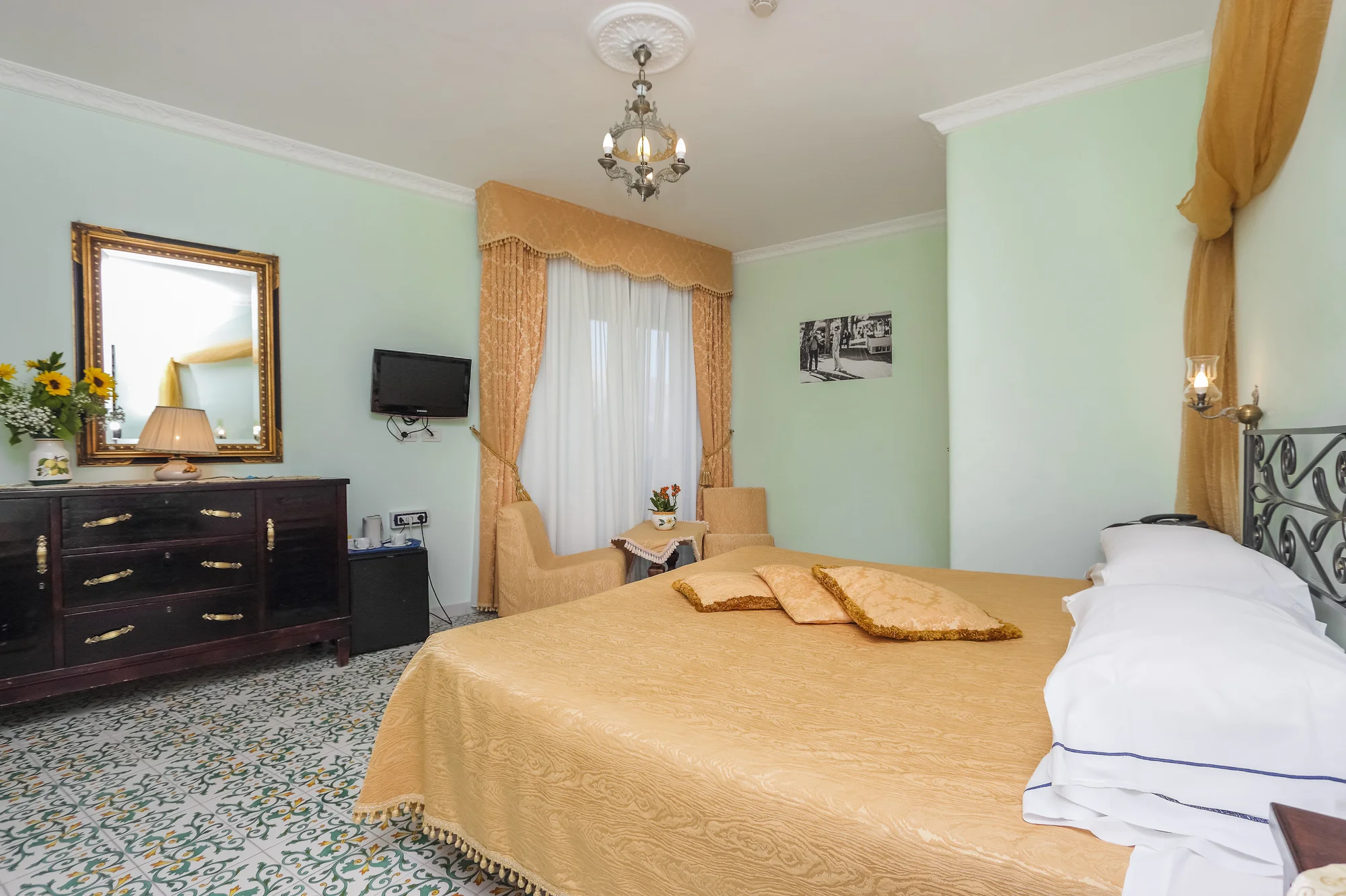 Pobyt na pobřeží Amalfi ve městečku Ravello: 4* hotel se snídaní a bazénem, 1,5 km od moře