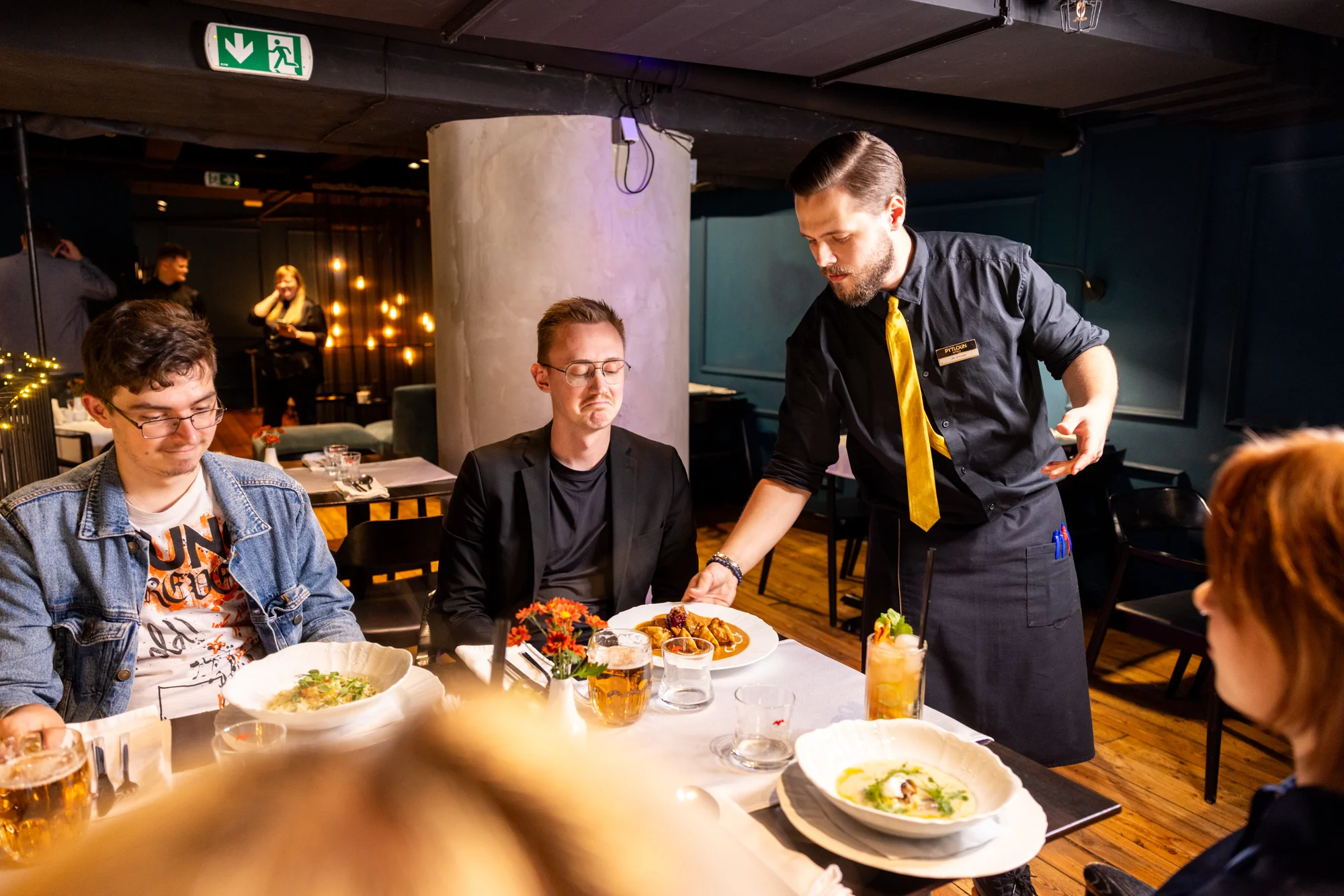 Oběd v restauraci Talíř: kulajda či vývar, svíčková nebo tarhoňové rizoto a pití