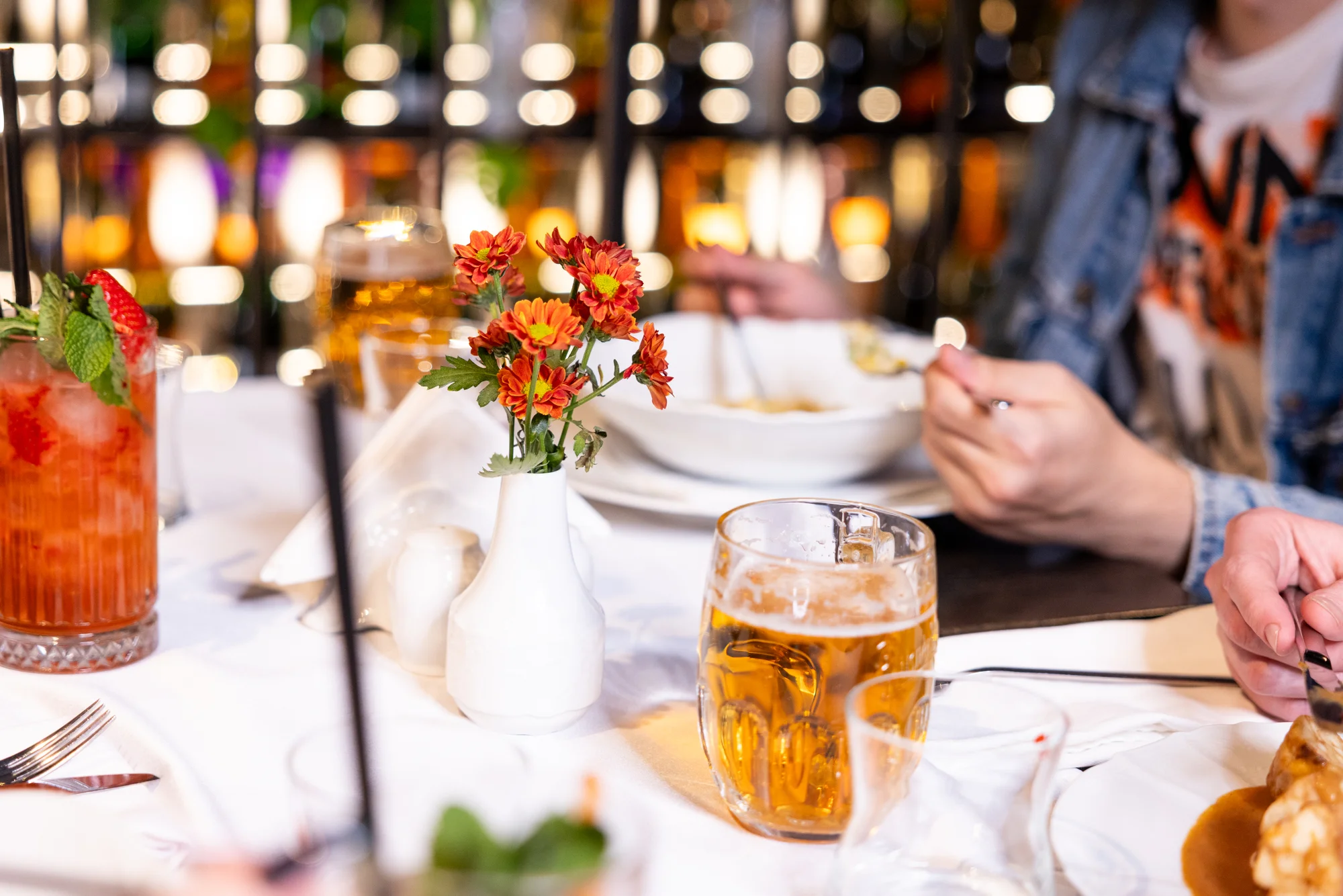 Oběd v restauraci Talíř: kulajda či vývar, svíčková nebo tarhoňové rizoto a pití