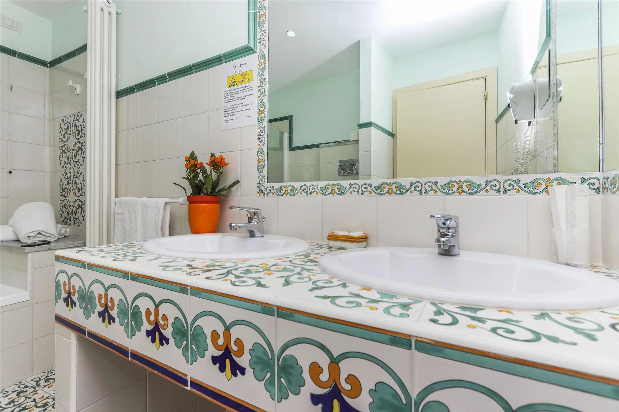 Pobyt na pobřeží Amalfi ve městečku Ravello: 4* hotel se snídaní a bazénem, 1,5 km od moře