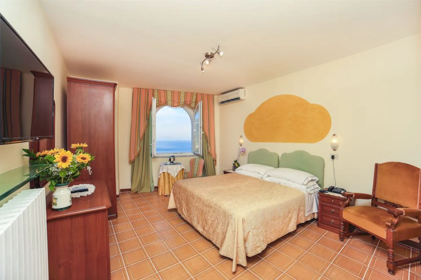 Pobyt na pobřeží Amalfi ve městečku Ravello: 4* hotel se snídaní a bazénem, 1,5 km od moře