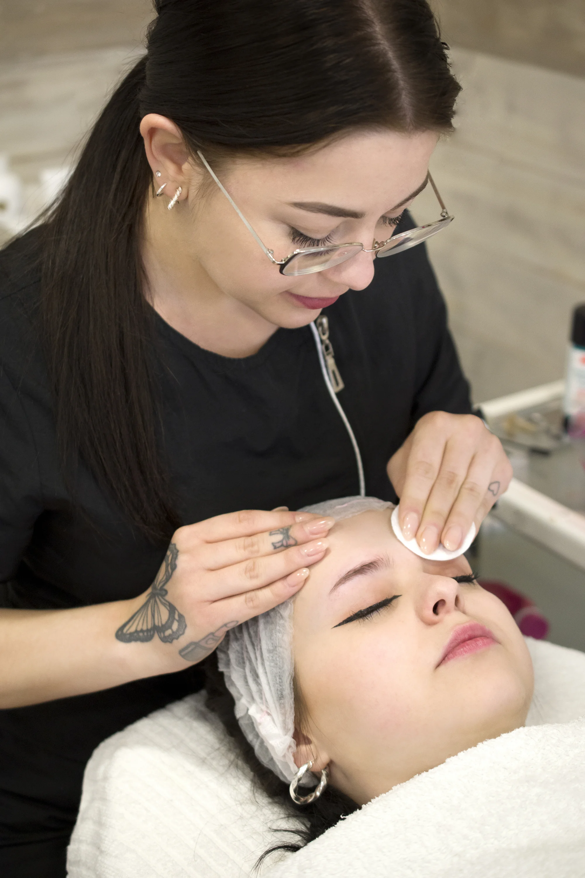 Kosmetické ošetření: čištění, LED terapie, masáž, lash lifting i laminace obočí