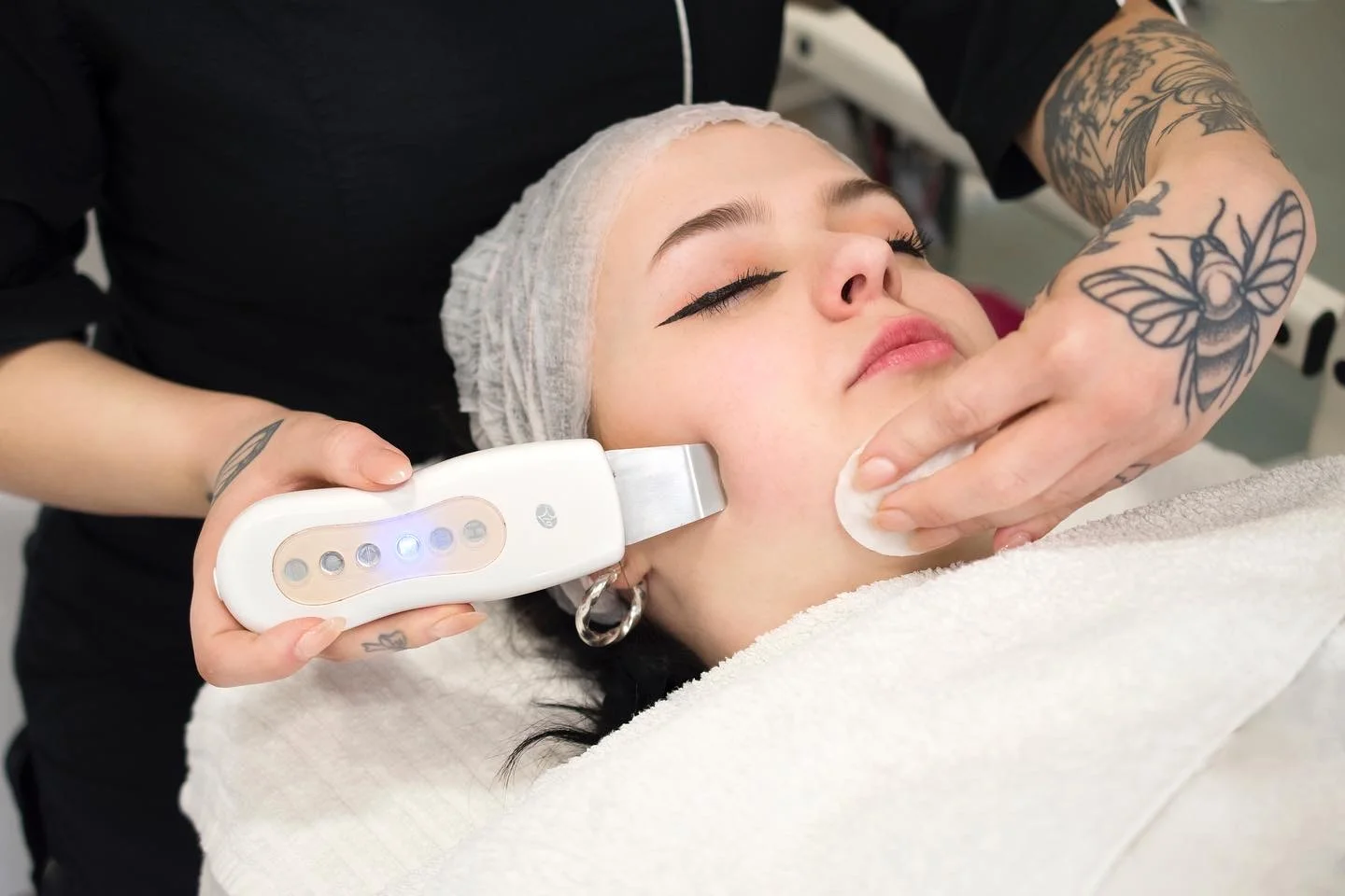 Kosmetické ošetření: čištění, LED terapie, masáž, lash lifting i laminace obočí