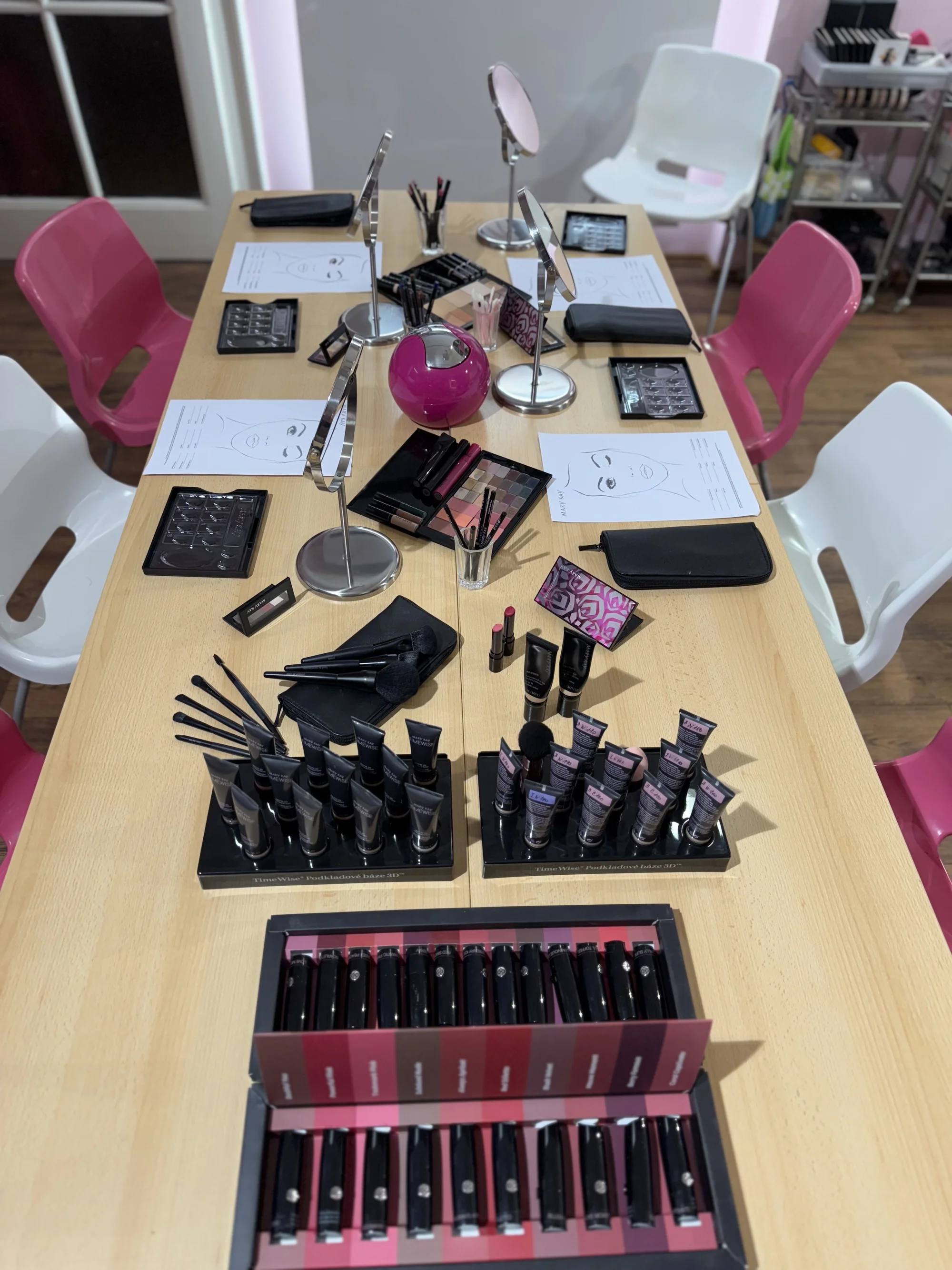 Základní kurz líčení pro 1 či 2 osoby i s balíčkem produktů Mary Kay v hodnotě 500 Kč