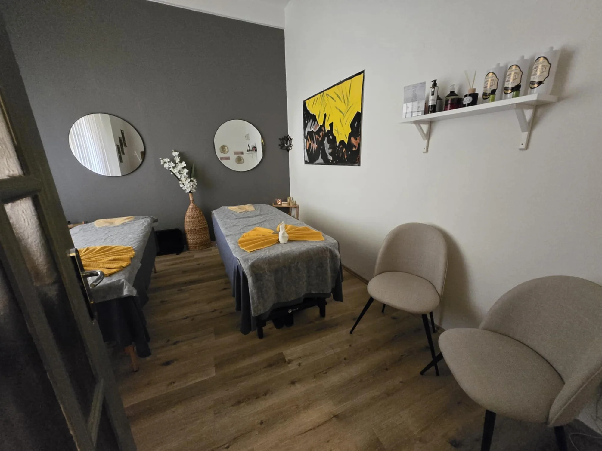 Až 60minutová masáž dle výběru: záda a šíje či chodidla a nohy