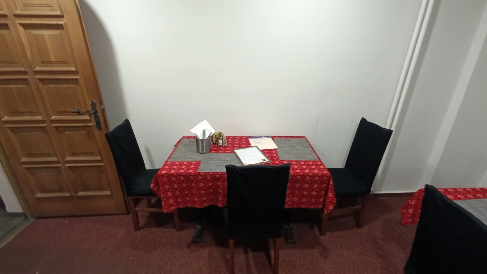 Menu z indických specialit pro dva: předkrm či polévka, kuřecí nebo vege hlavní chod a dezert